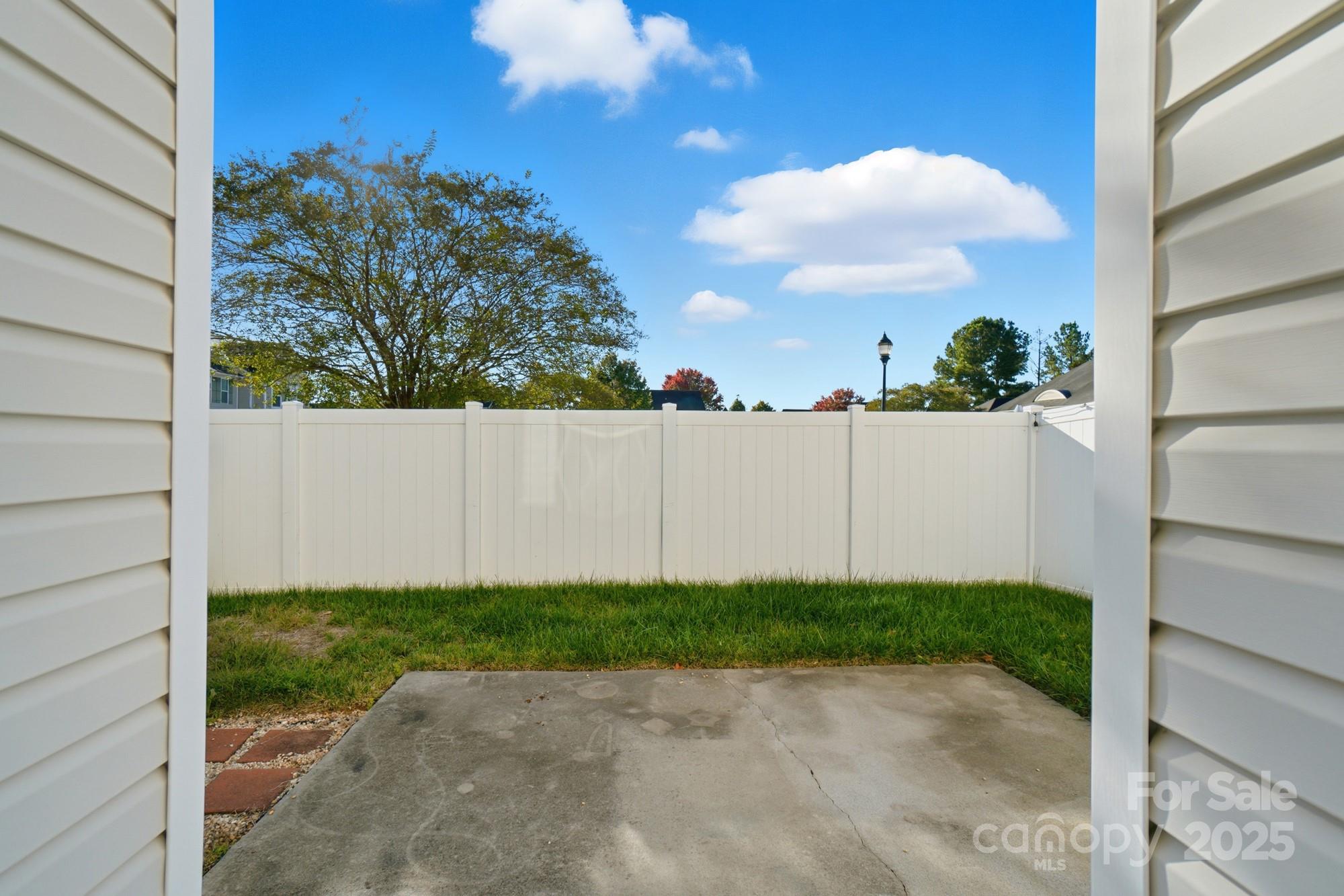 2905 White Willow Road