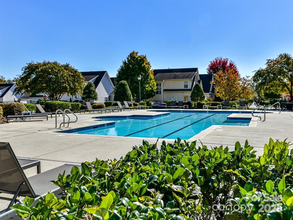 2905 White Willow Road