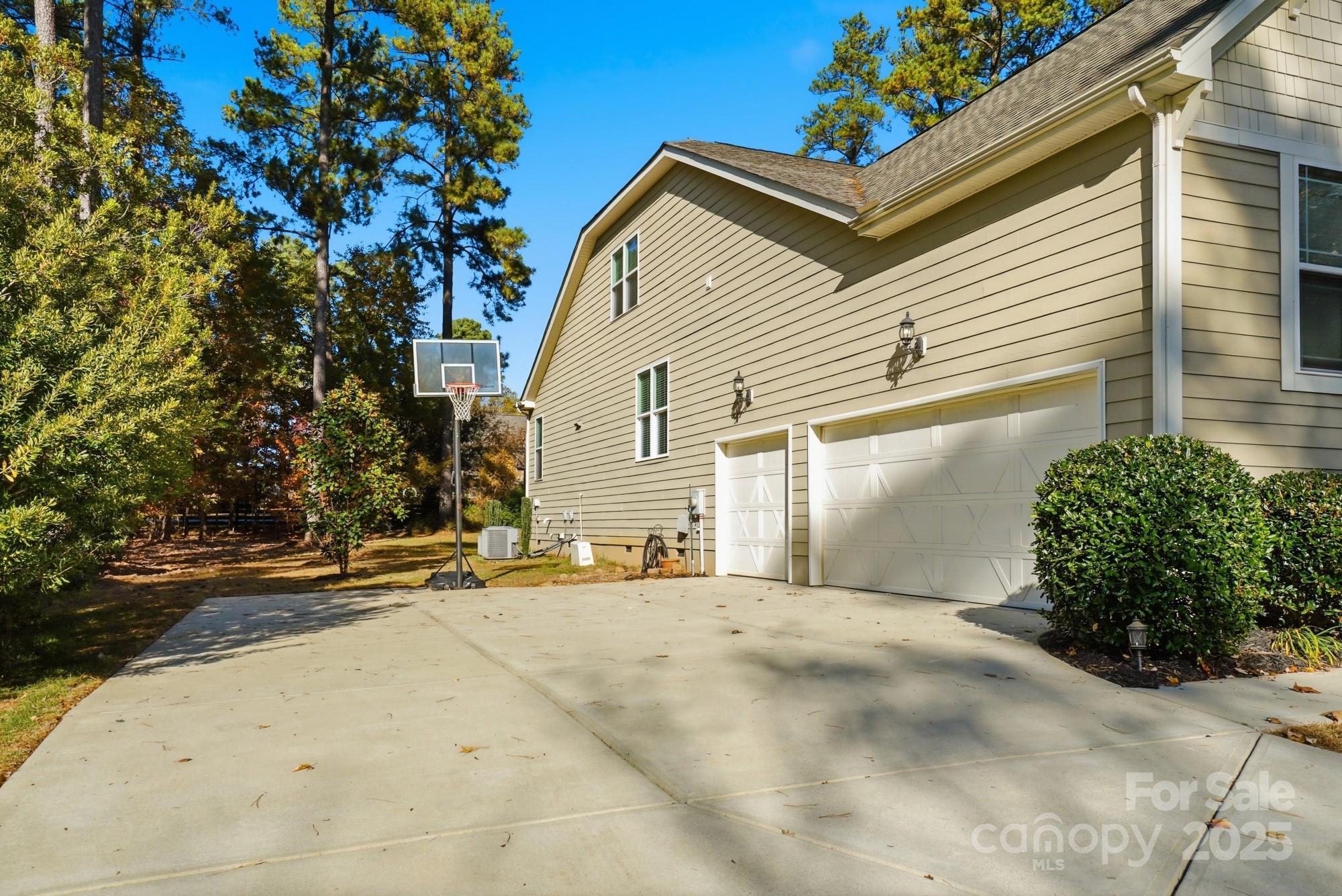 121 Skip Jack Point Court