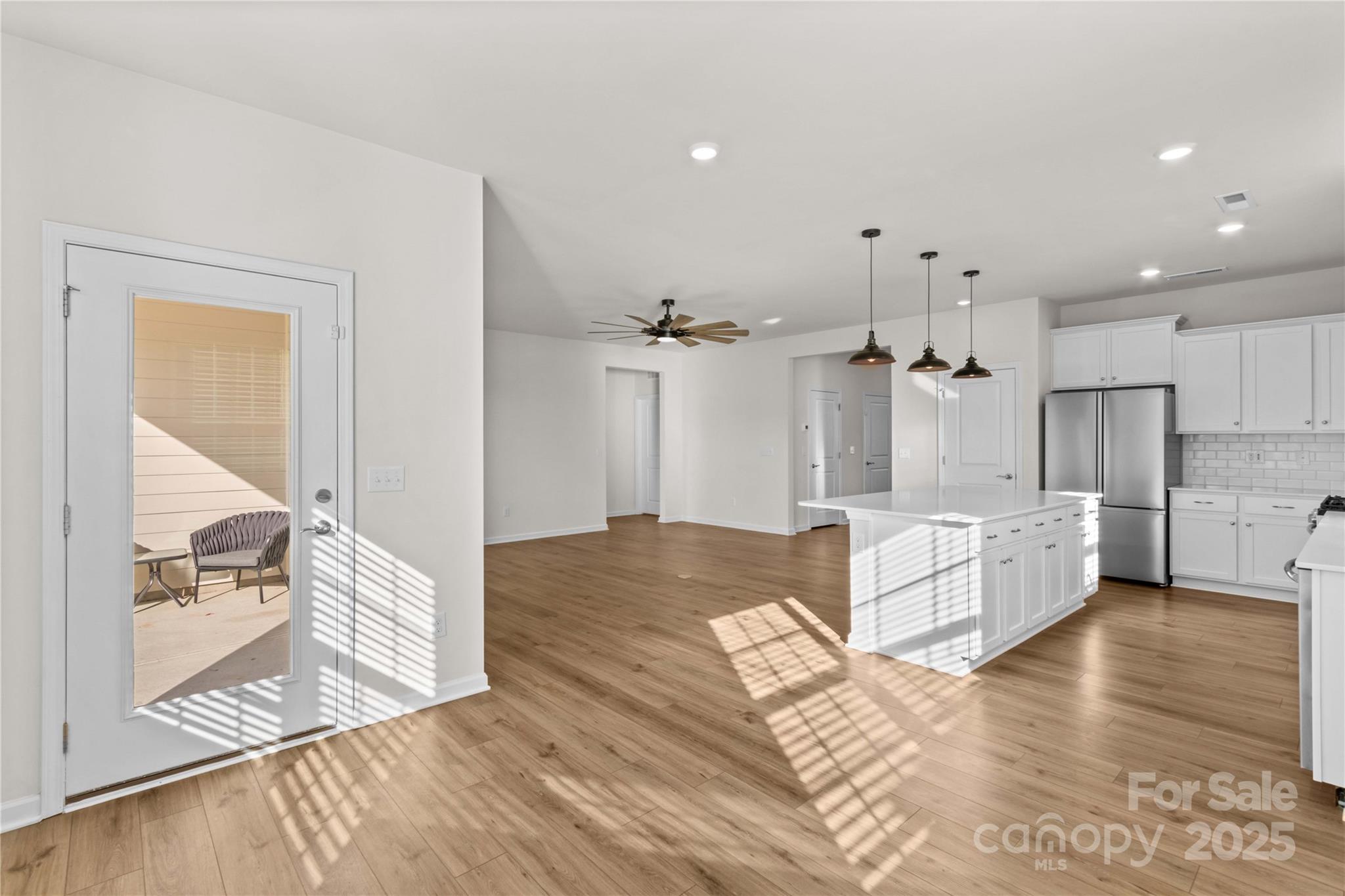 206 White Apple Way
