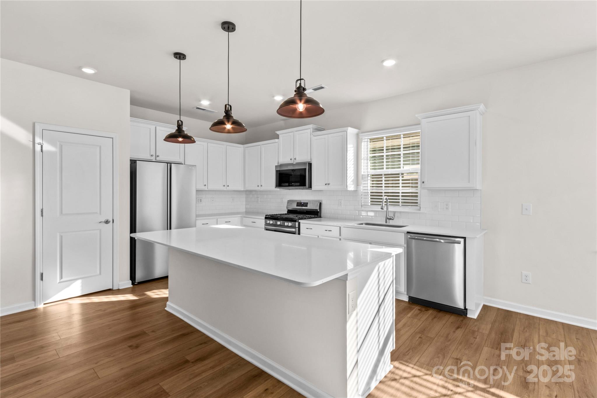 206 White Apple Way