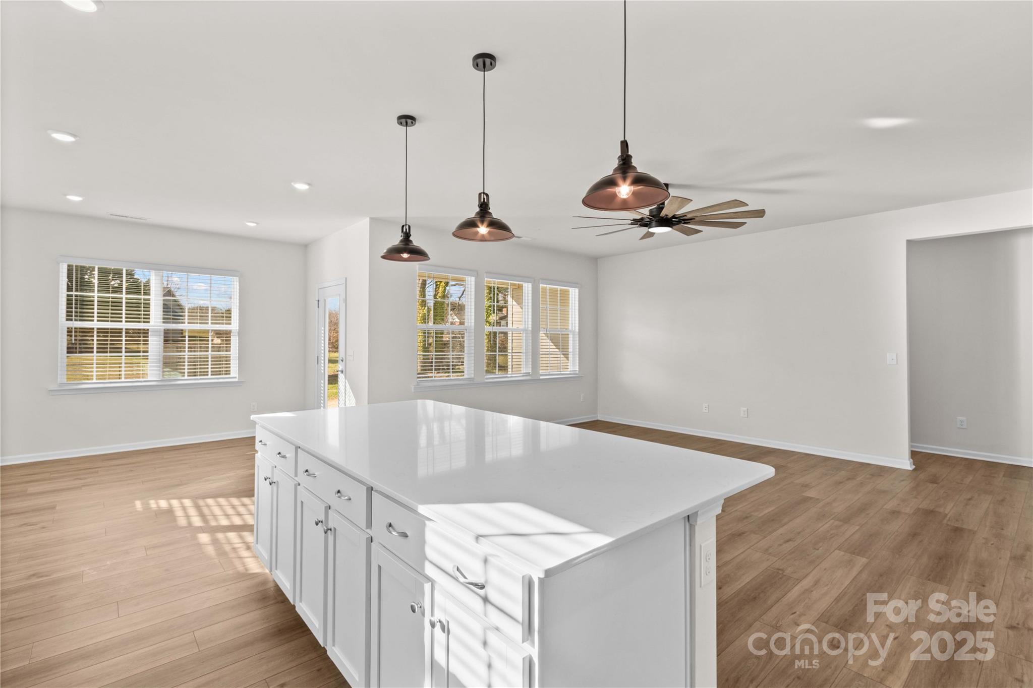 206 White Apple Way