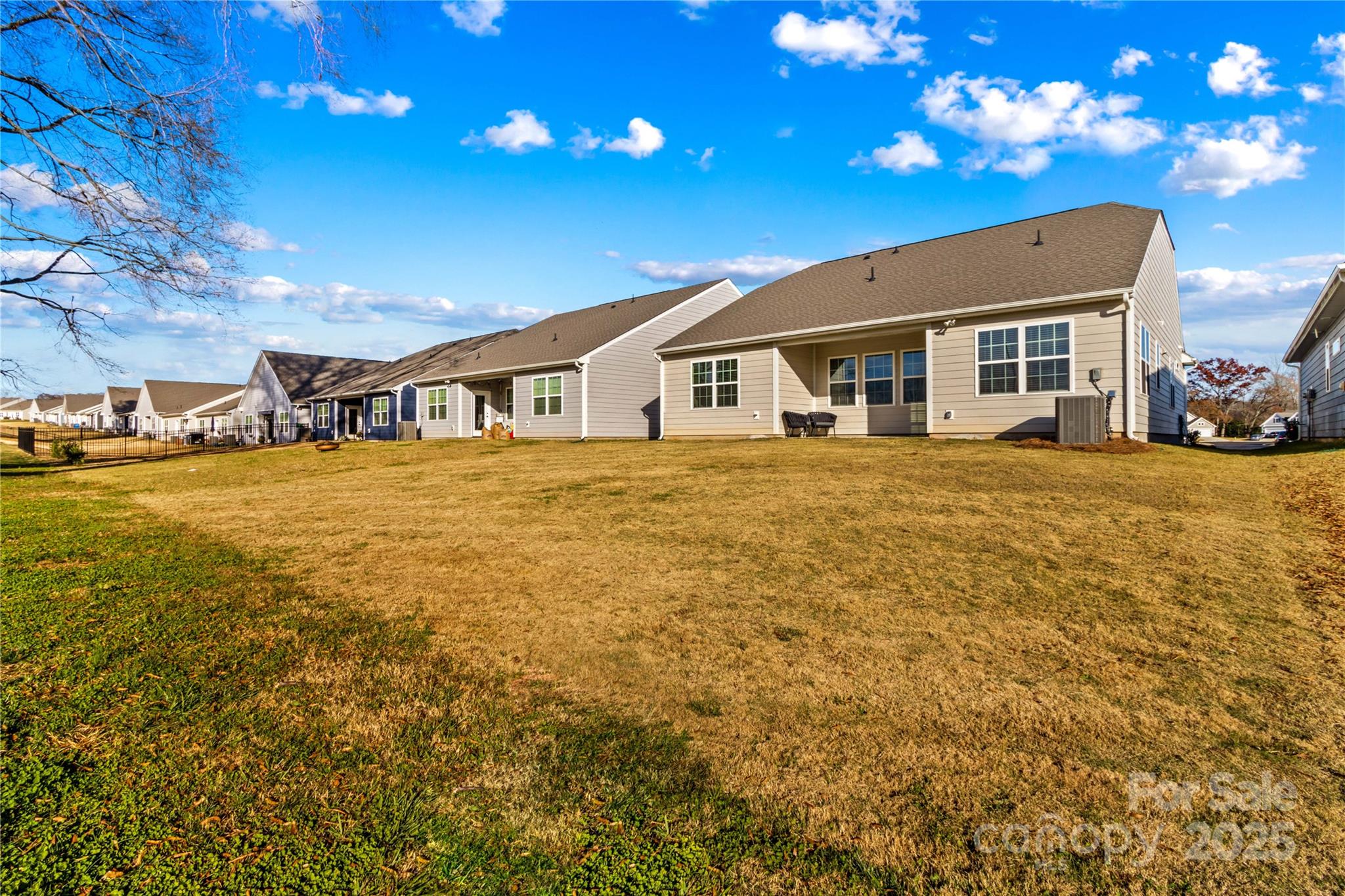 206 White Apple Way