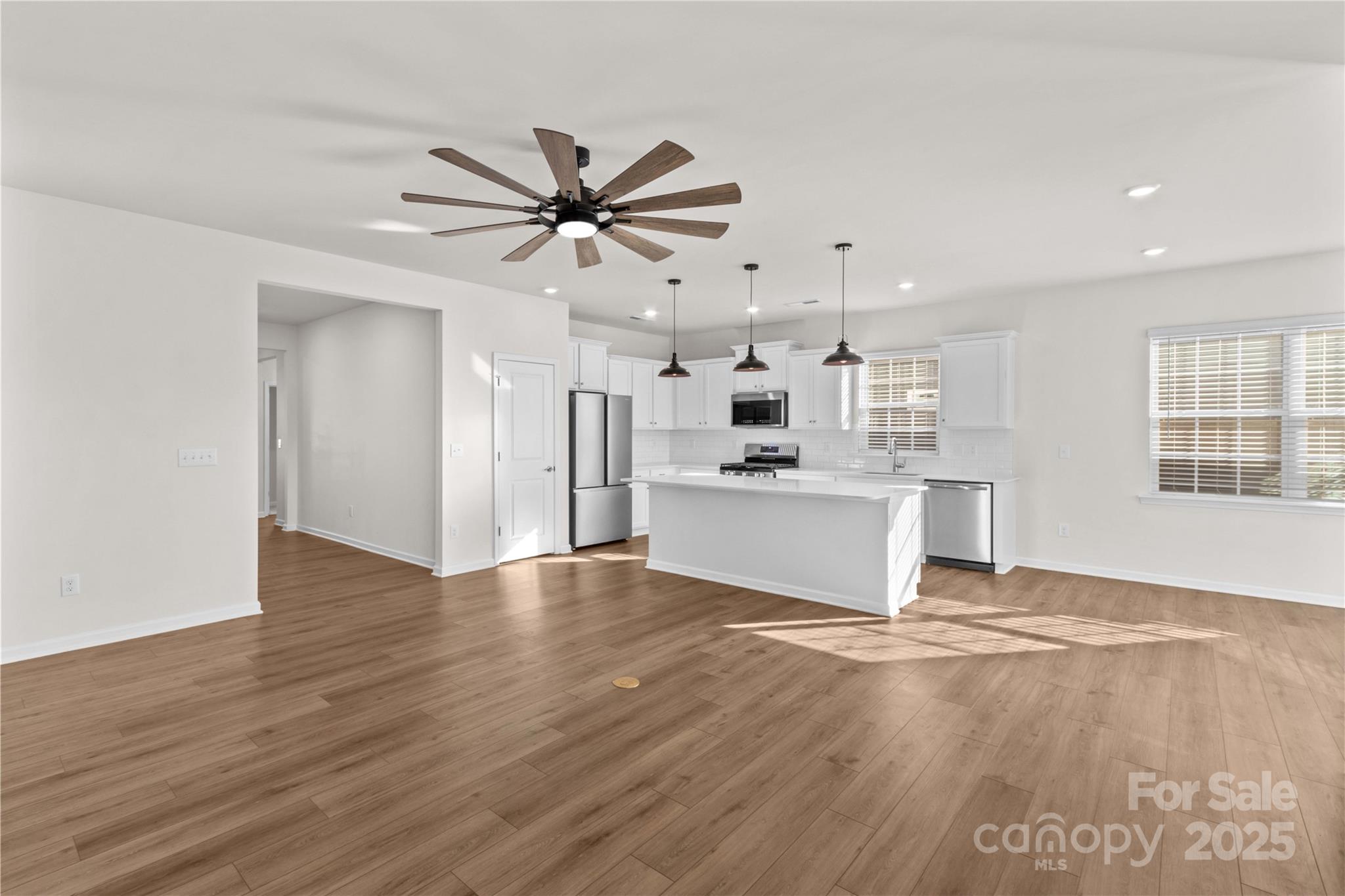 206 White Apple Way
