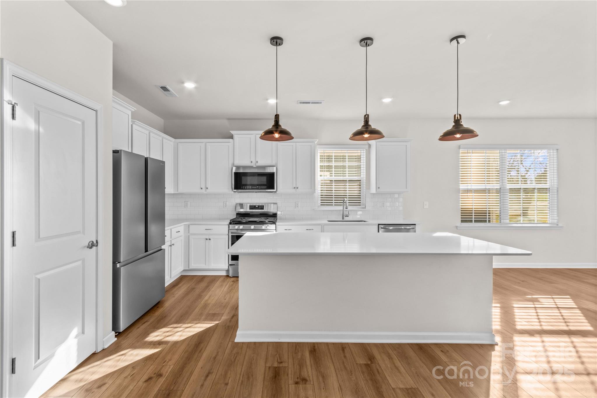 206 White Apple Way