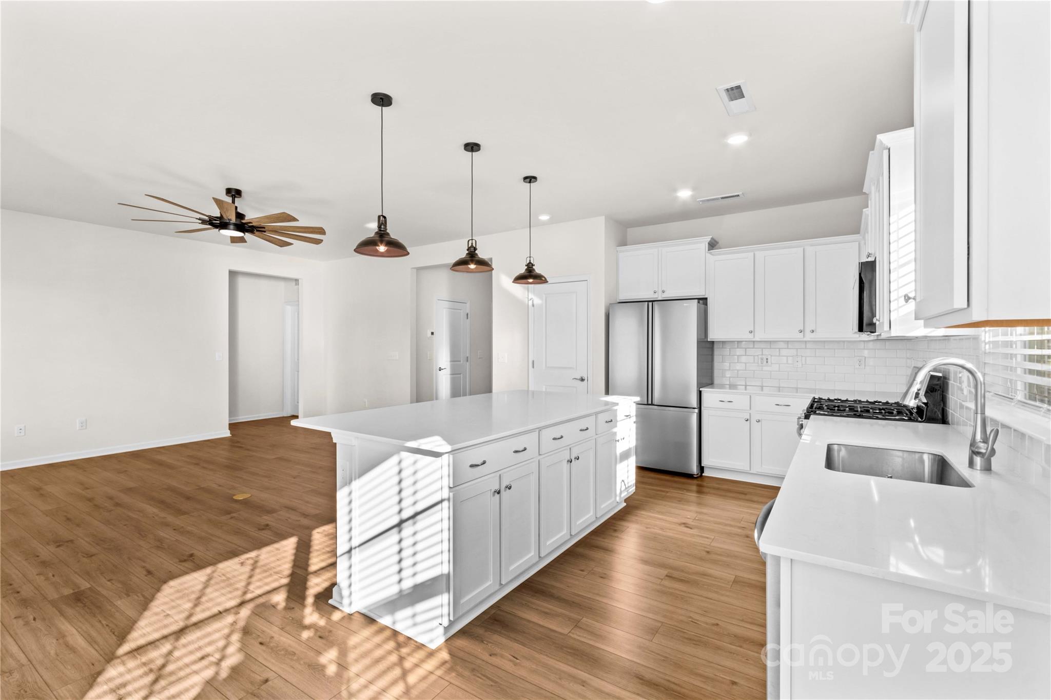 206 White Apple Way