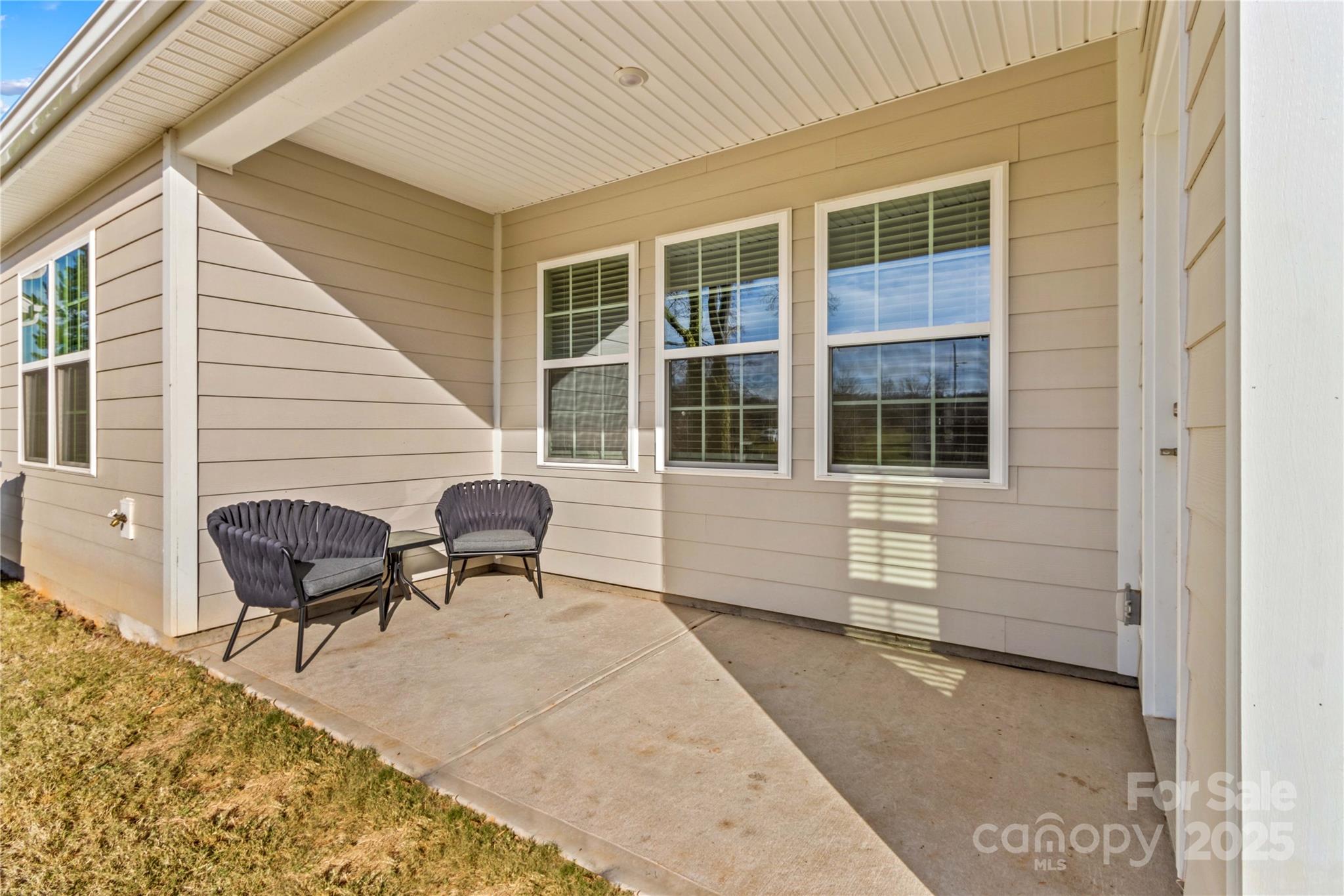 206 White Apple Way