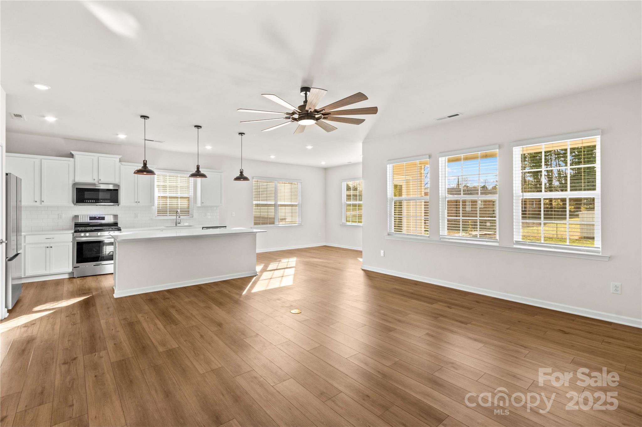 206 White Apple Way