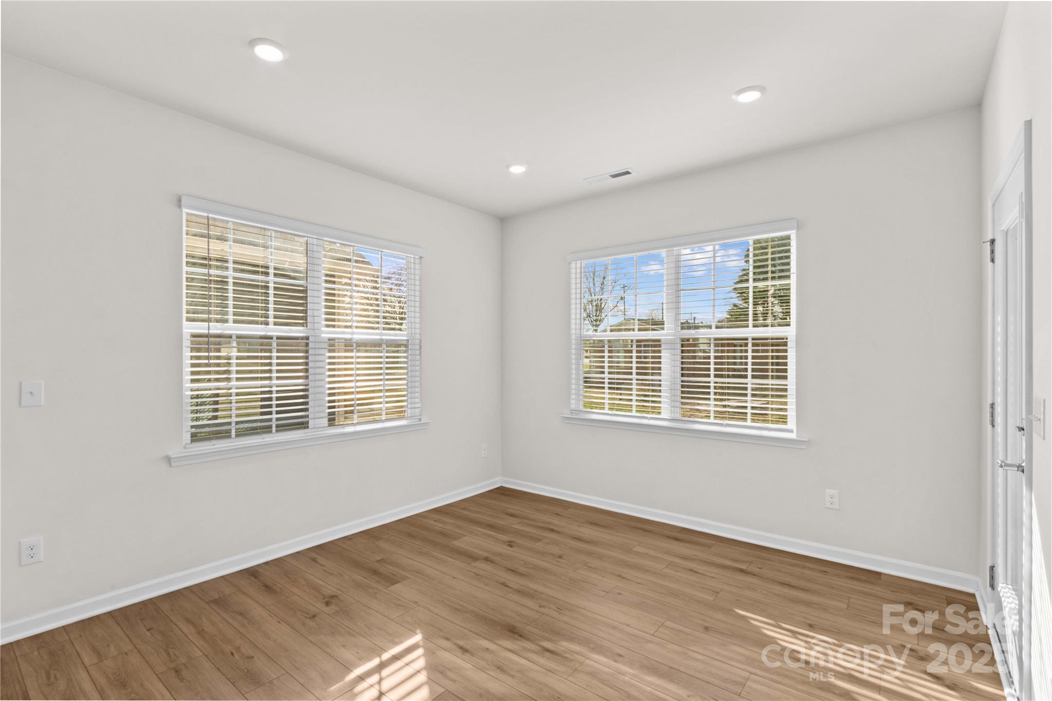 206 White Apple Way
