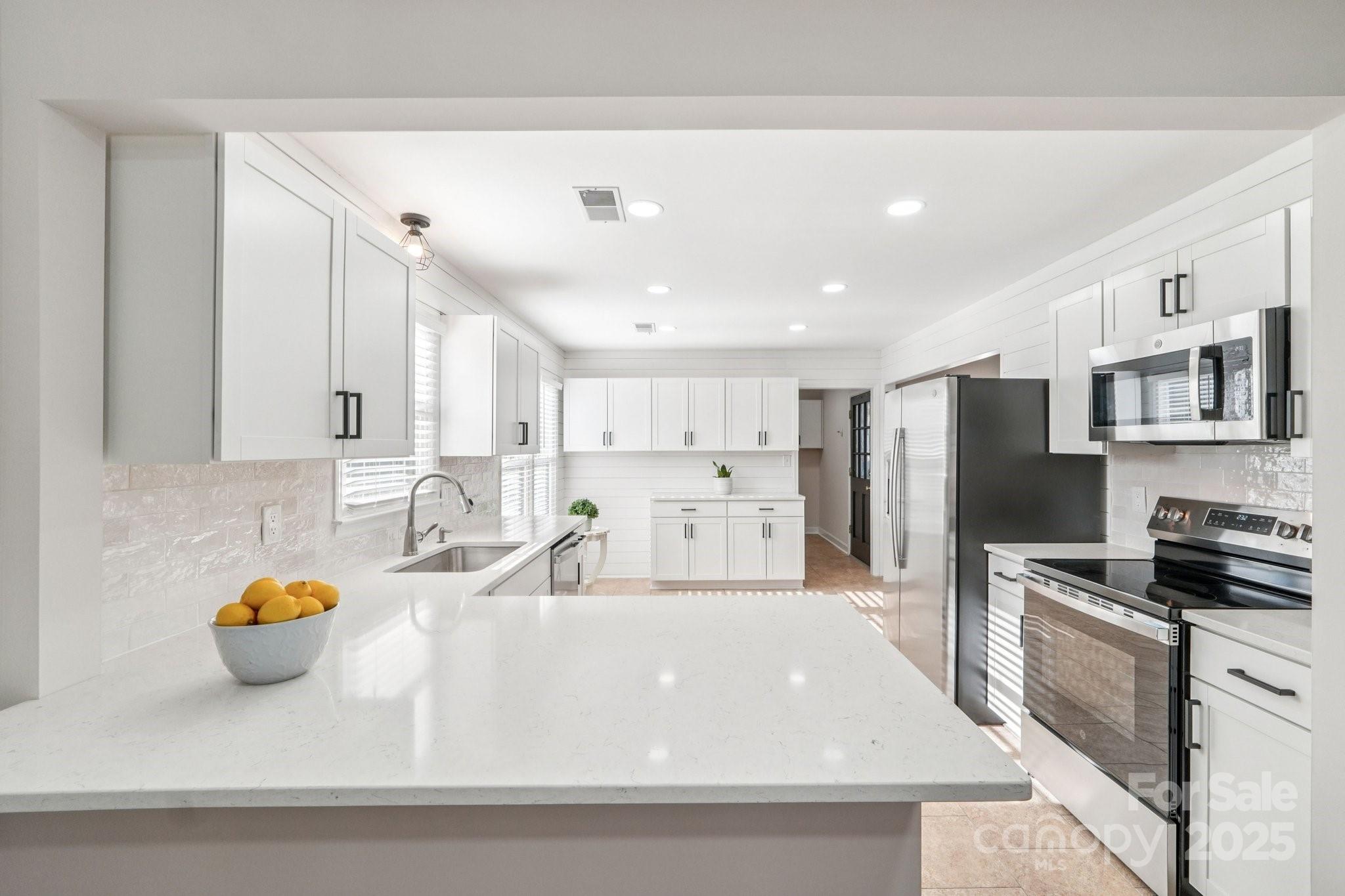 9401 Elvis Drive