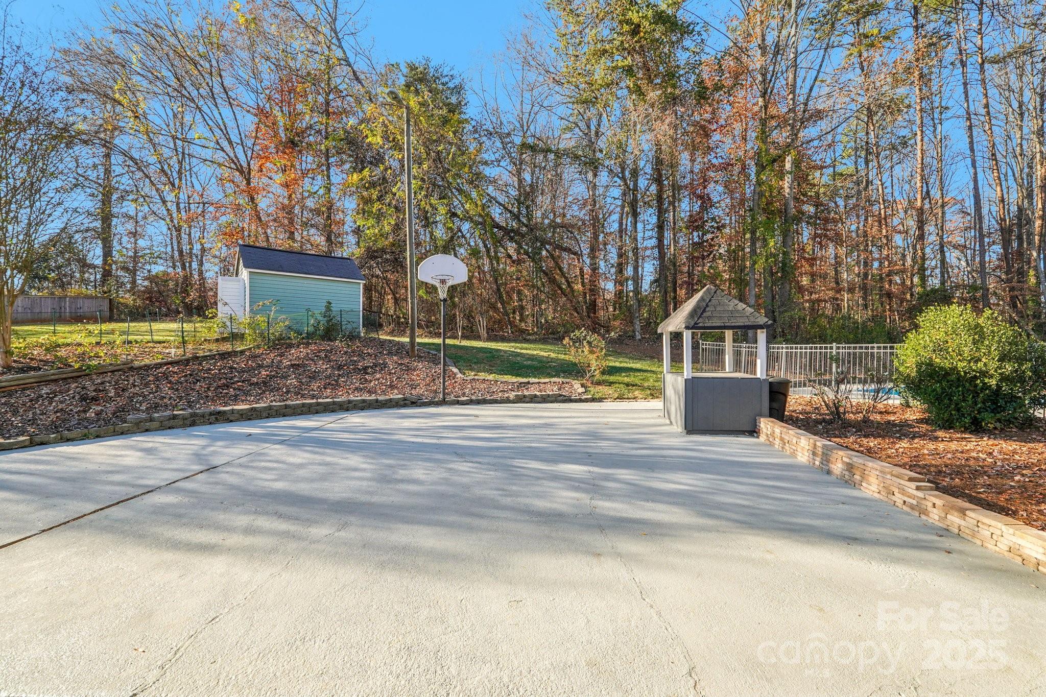 9401 Elvis Drive