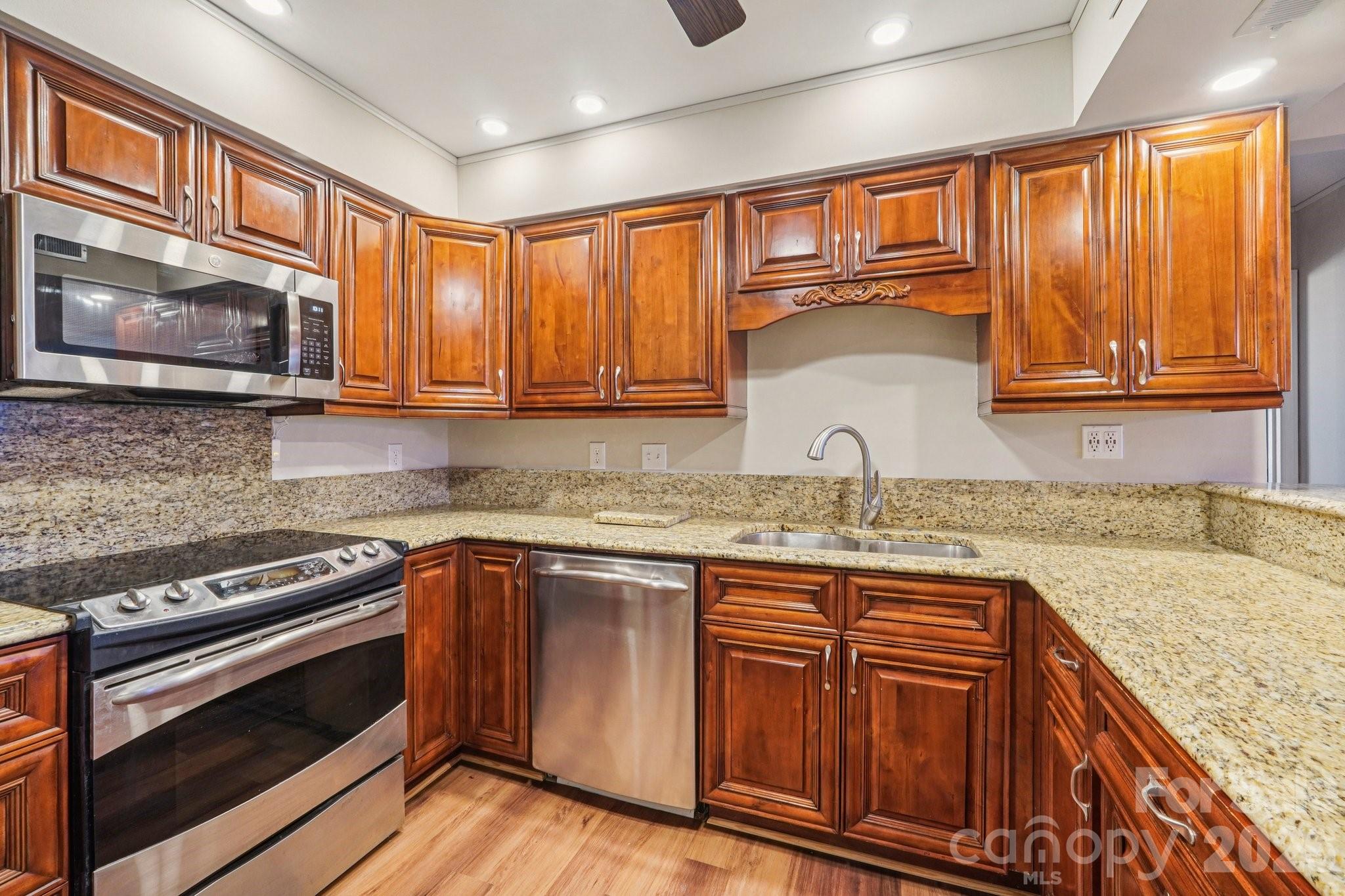 7920 Greenside Court