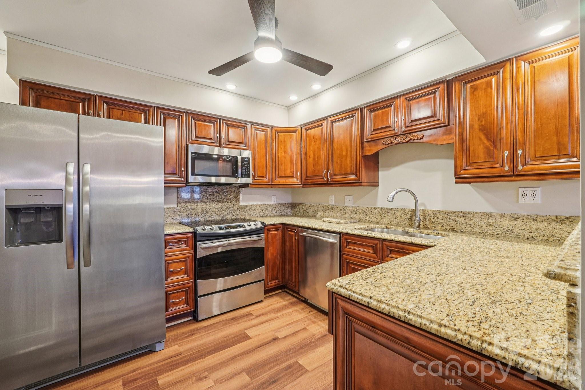 7920 Greenside Court