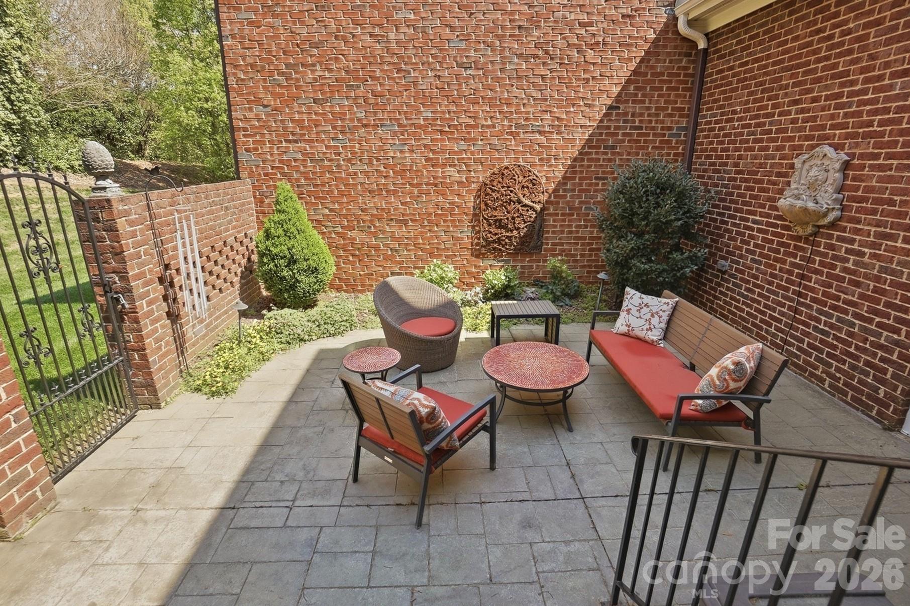 9423 Bonnie Briar Circle