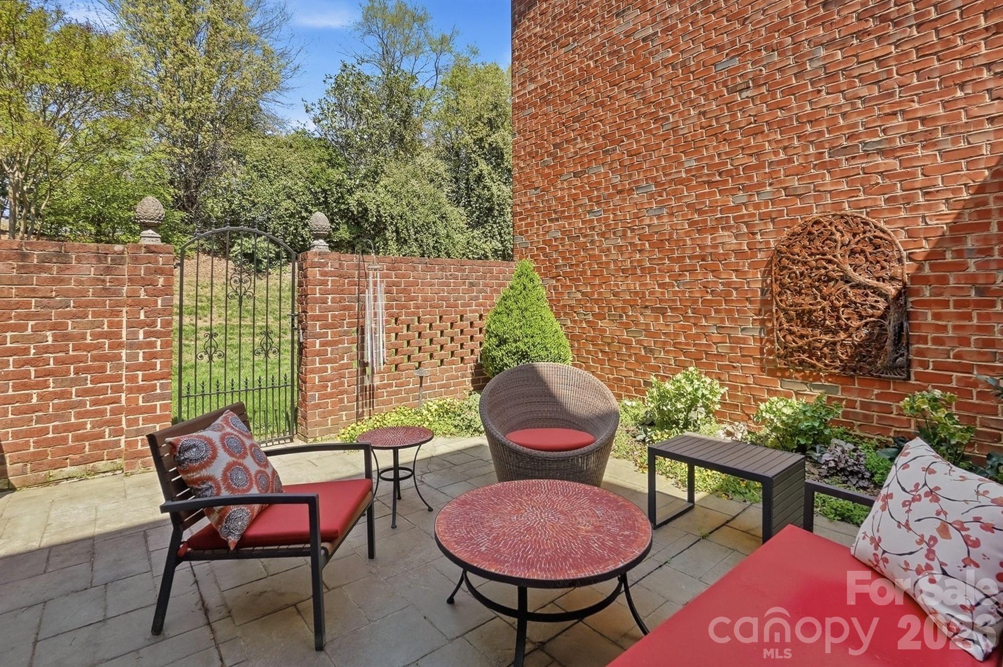 9423 Bonnie Briar Circle