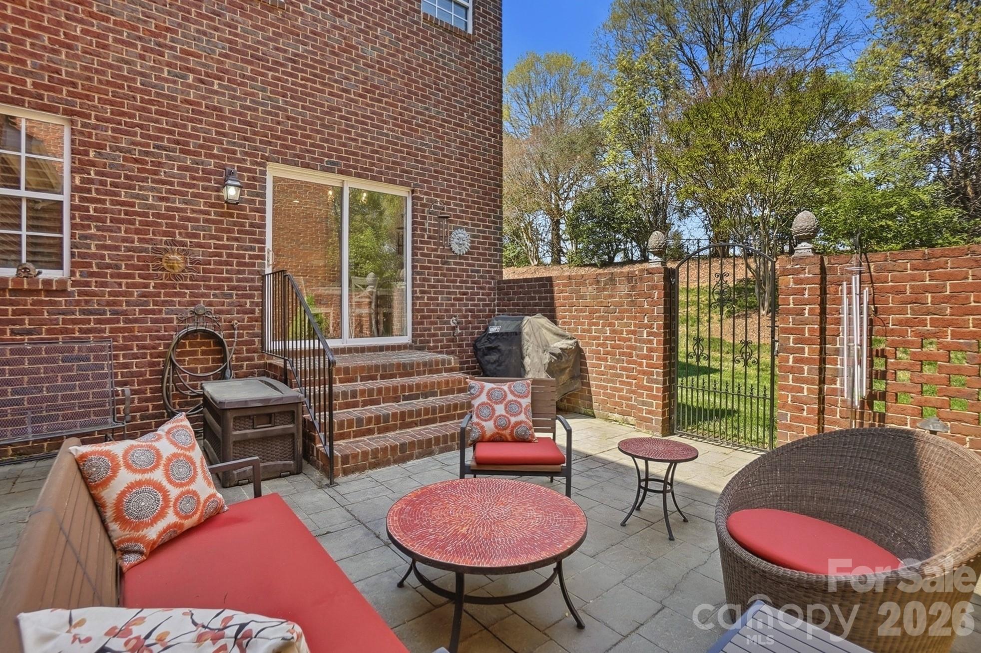9423 Bonnie Briar Circle