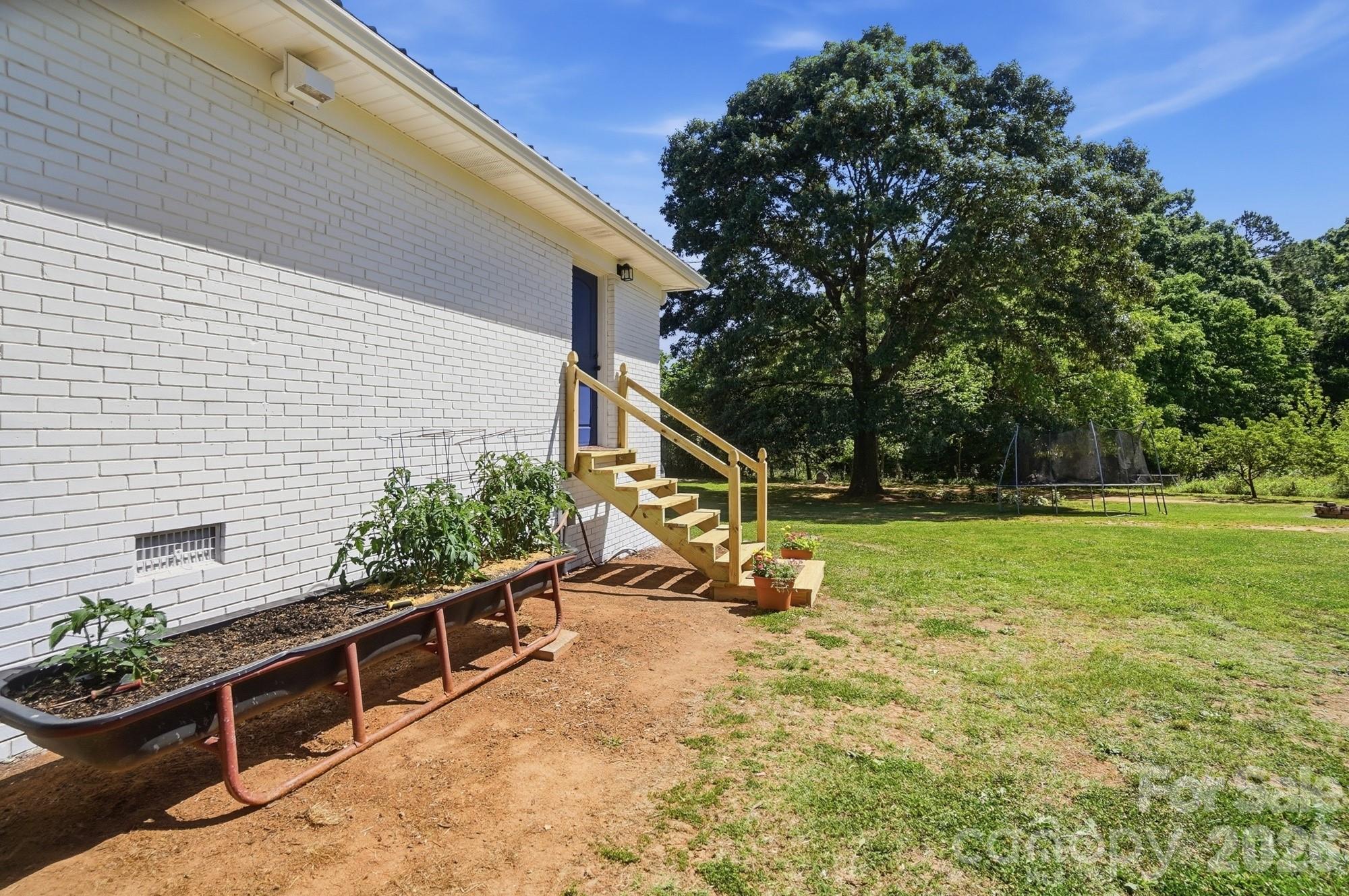 487 Linwood Road