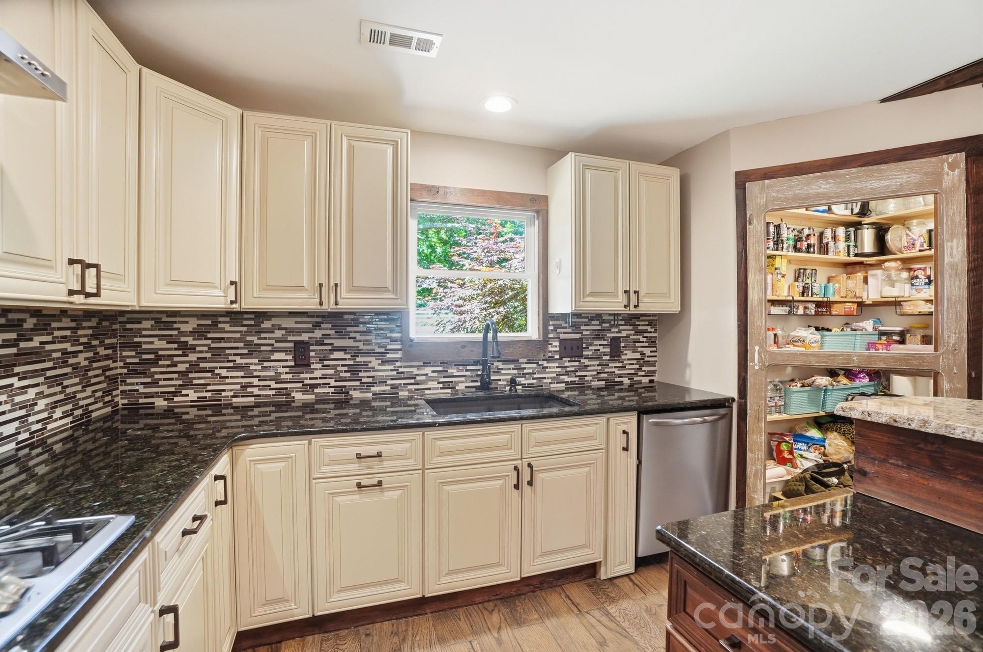 487 Linwood Road