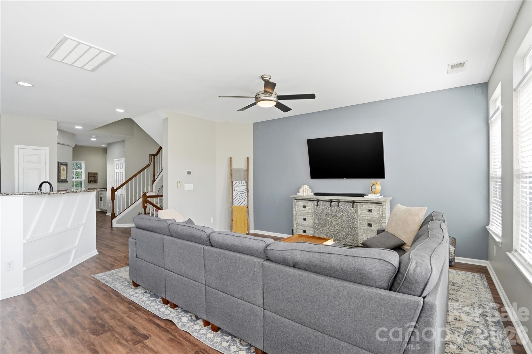 10005 Kings Parade Boulevard