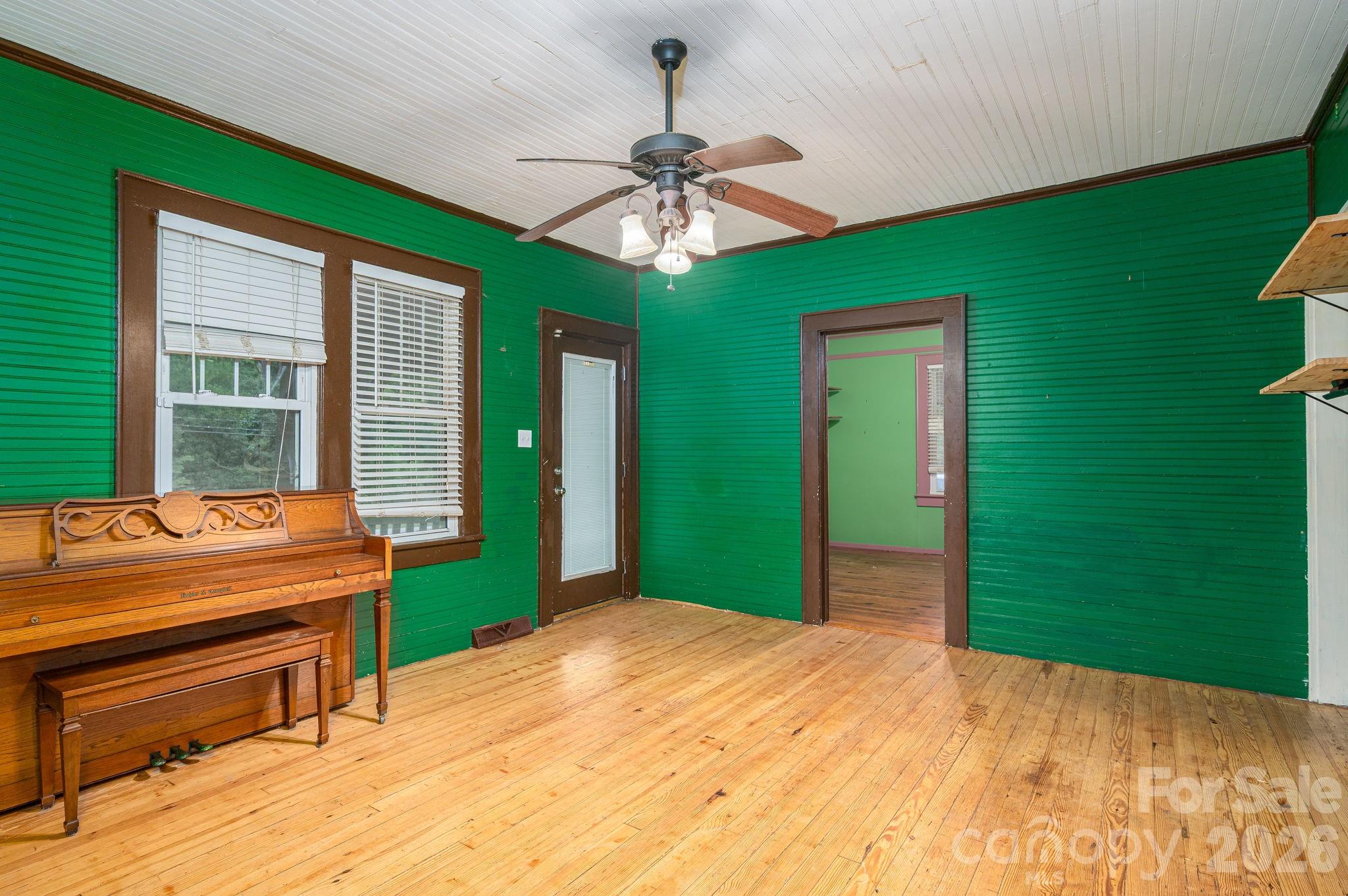 1143 W Stagecoach Trail
