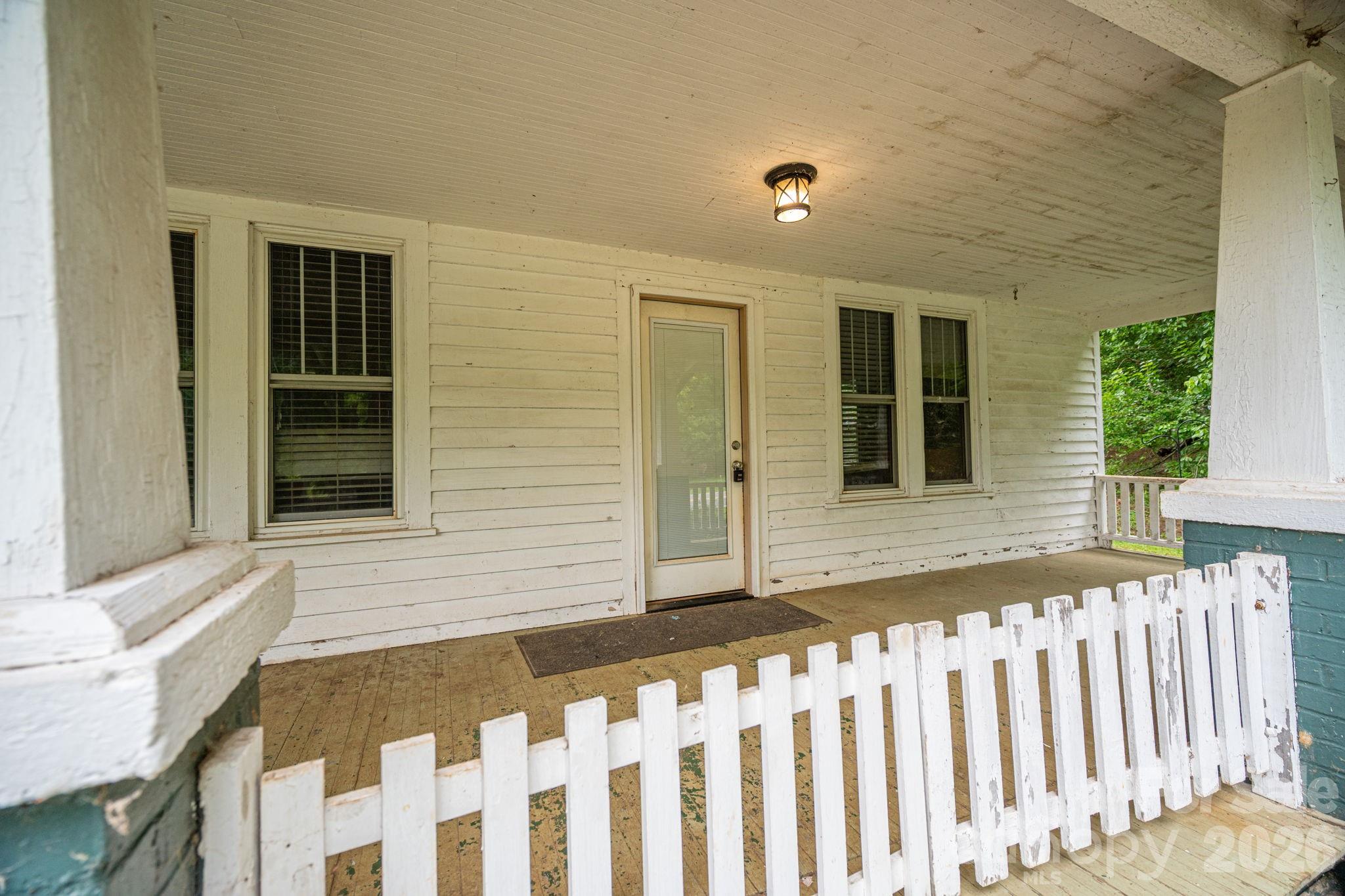 1143 W Stagecoach Trail