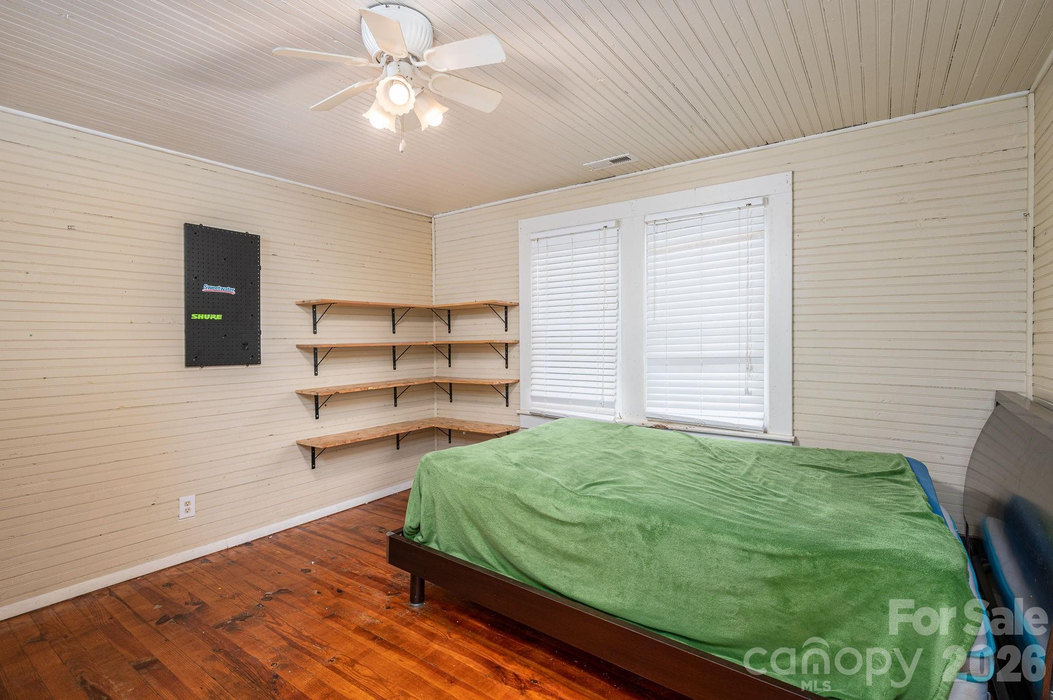 1143 W Stagecoach Trail