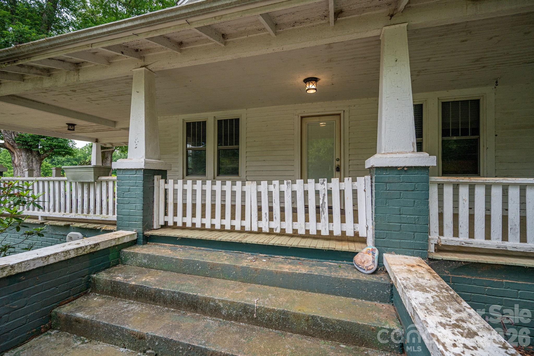 1143 W Stagecoach Trail
