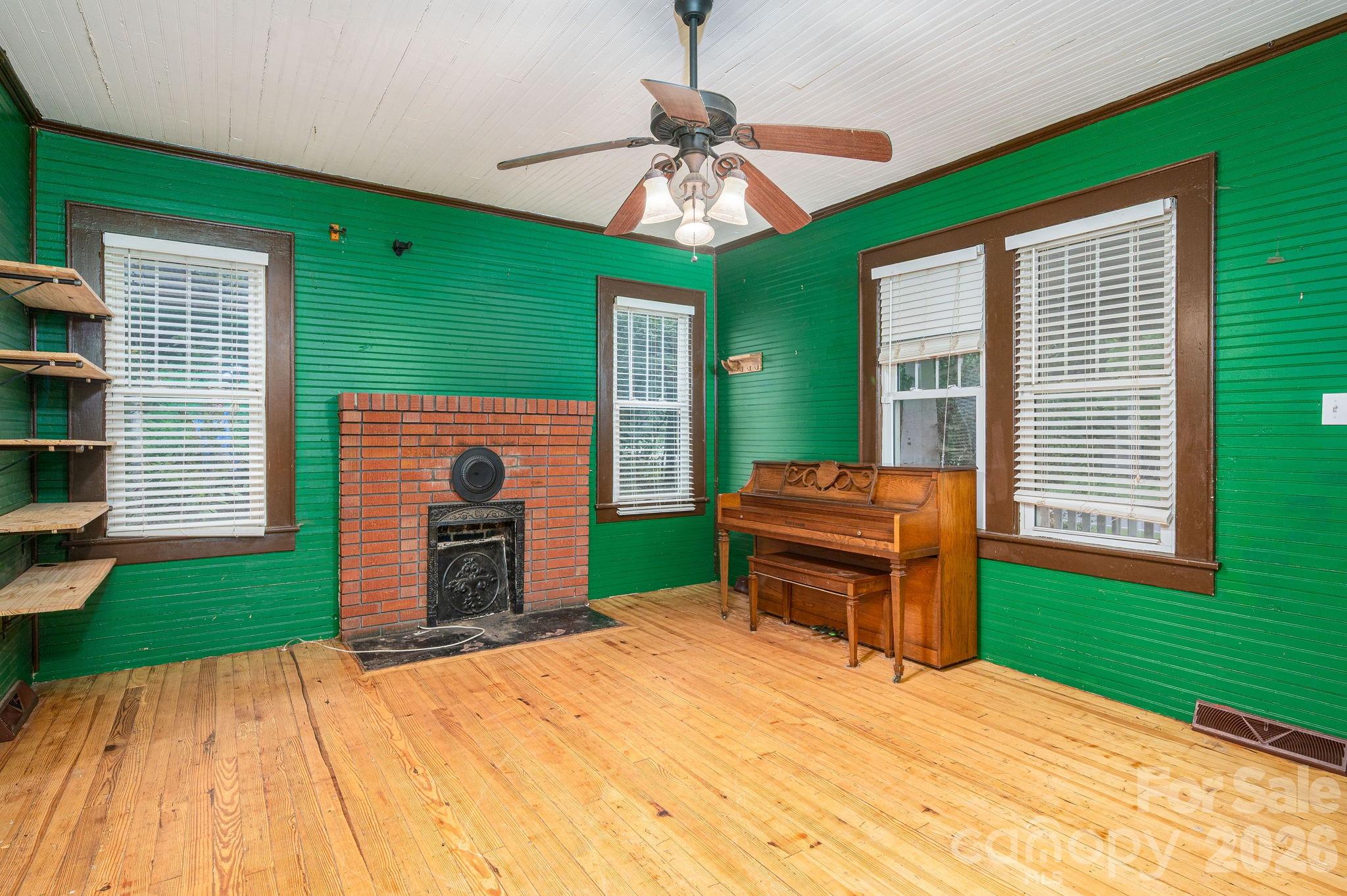 1143 W Stagecoach Trail
