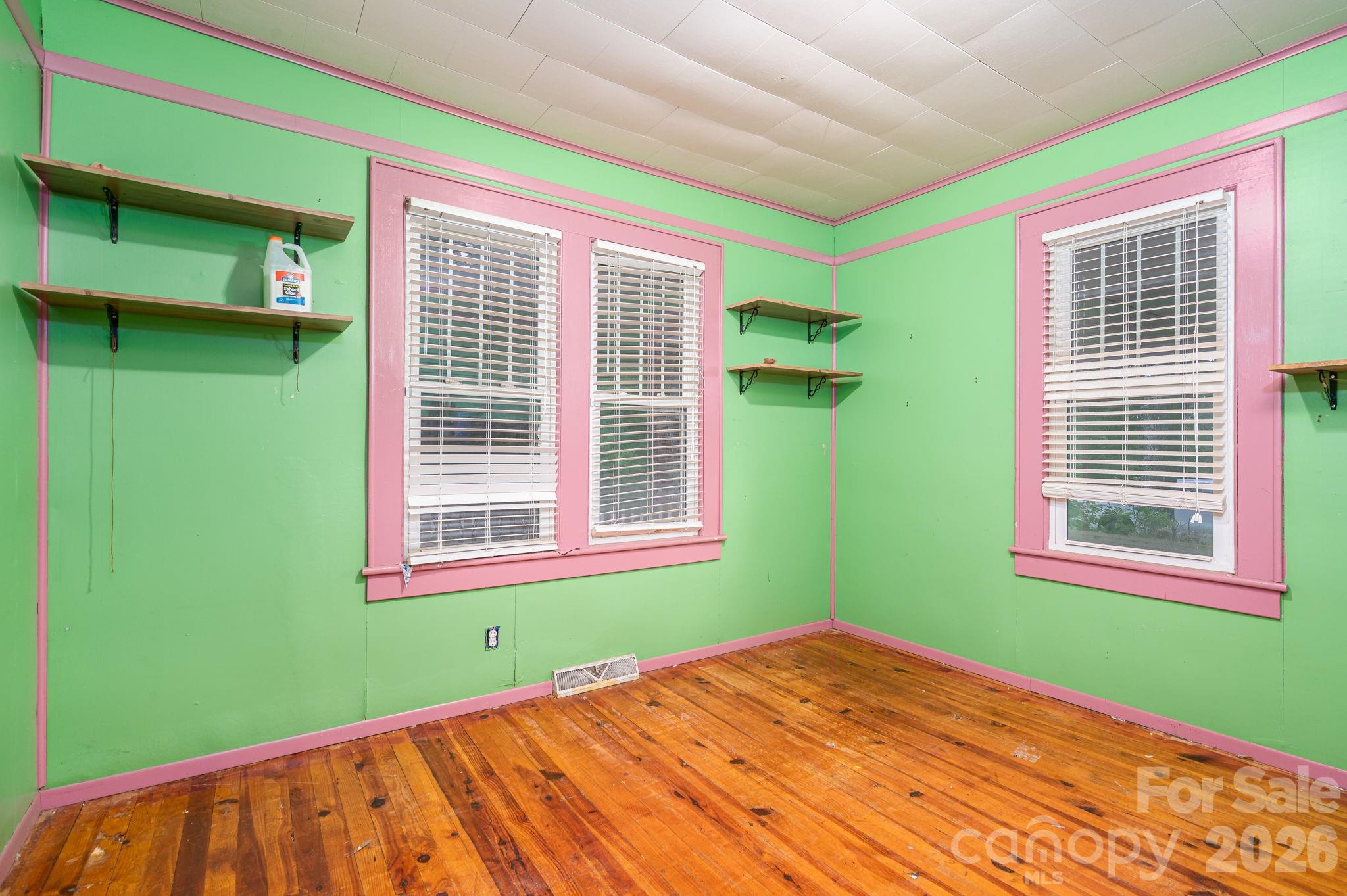 1143 W Stagecoach Trail