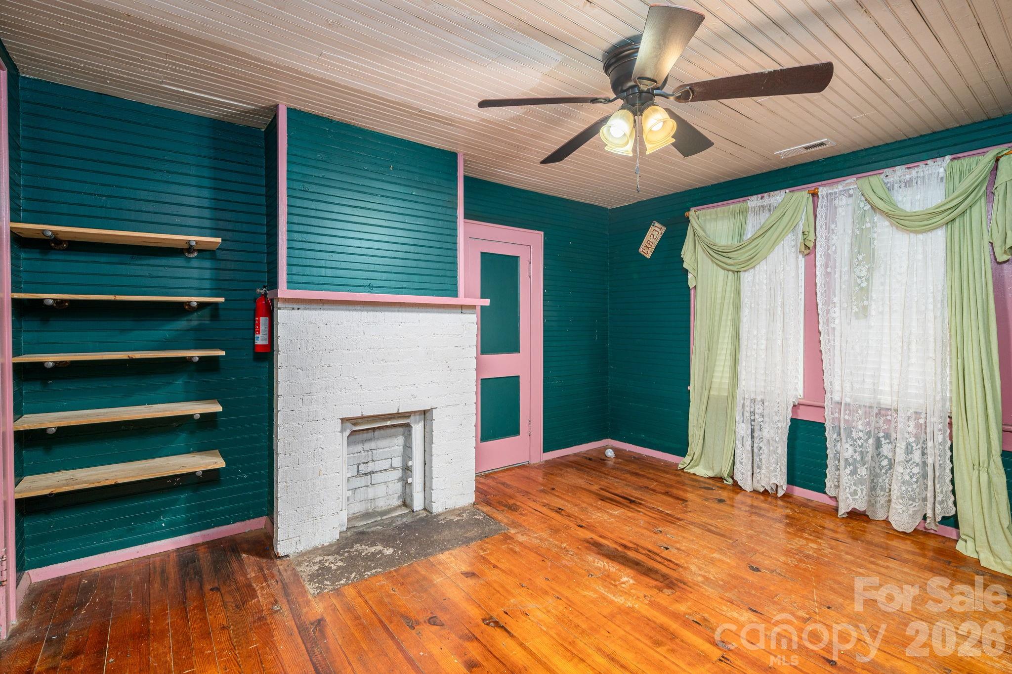 1143 W Stagecoach Trail