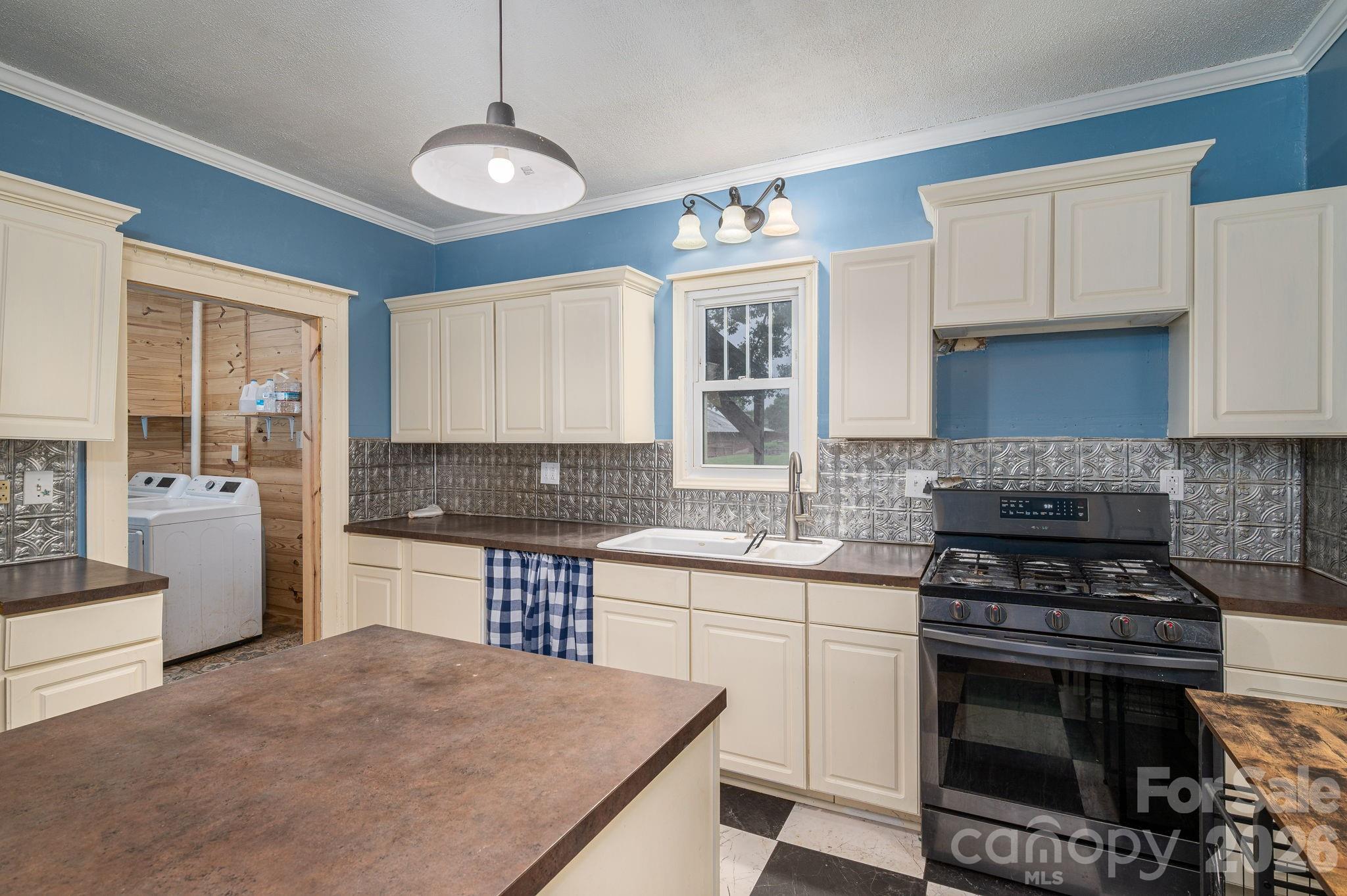 1143 W Stagecoach Trail