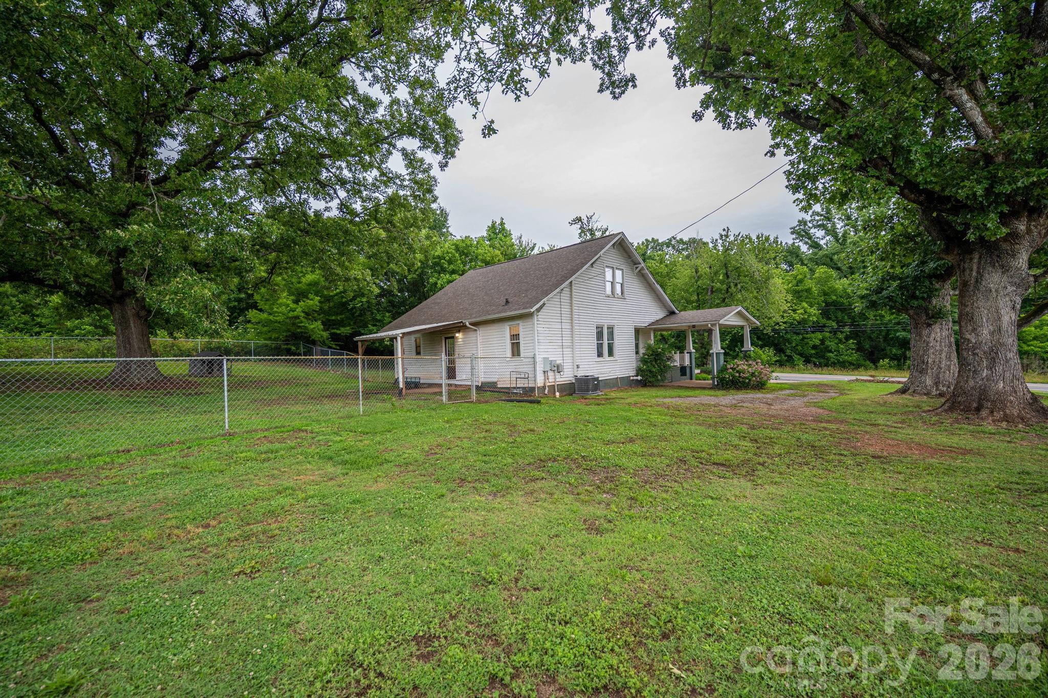 1143 W Stagecoach Trail