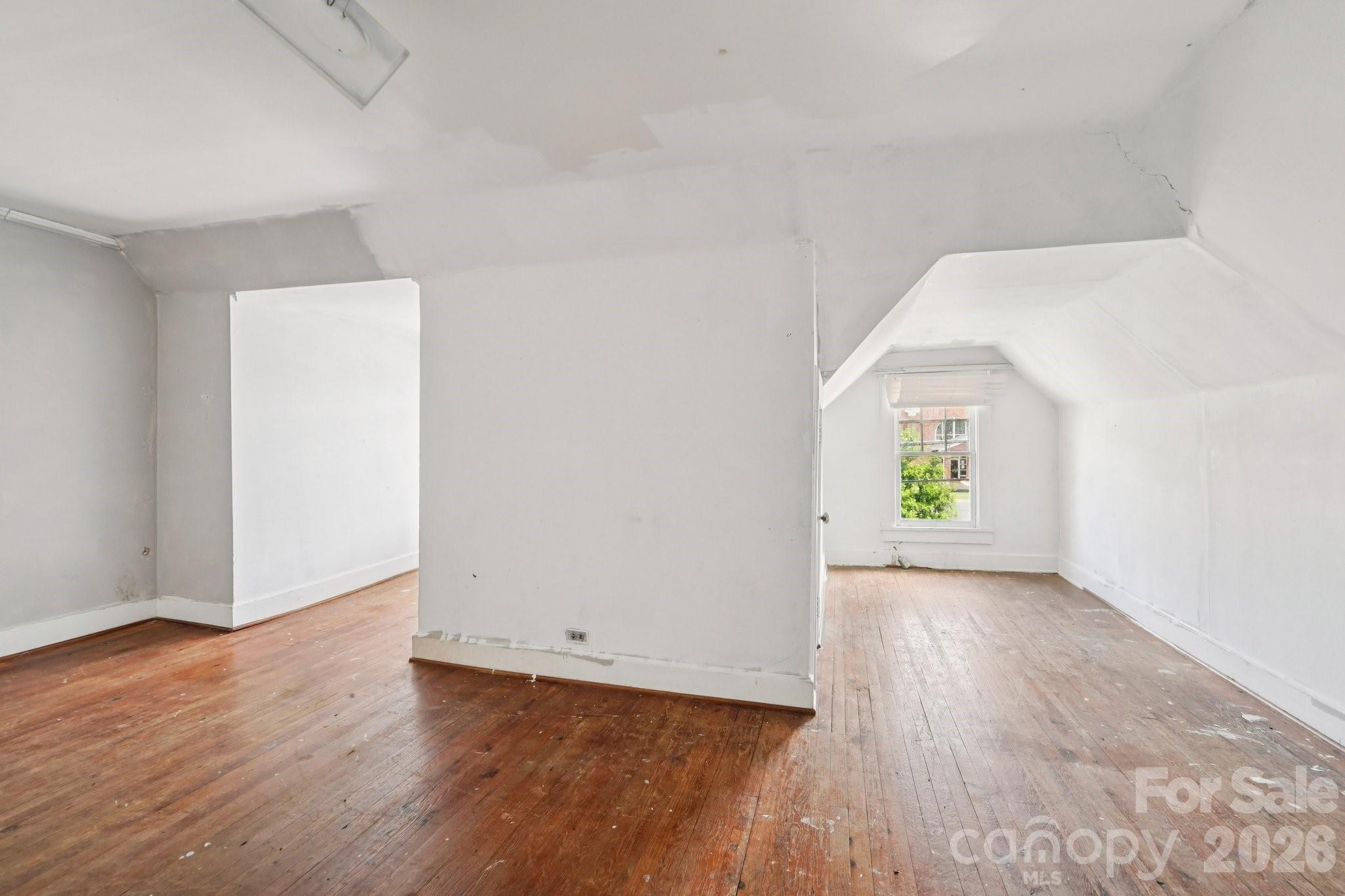 105 W Houston Street