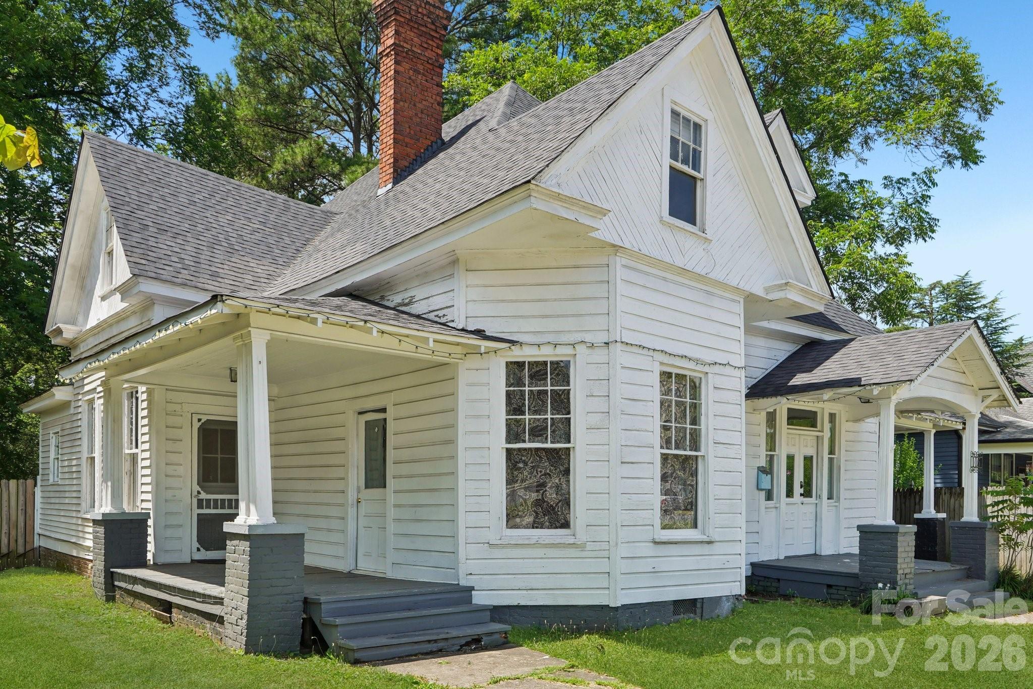 105 W Houston Street