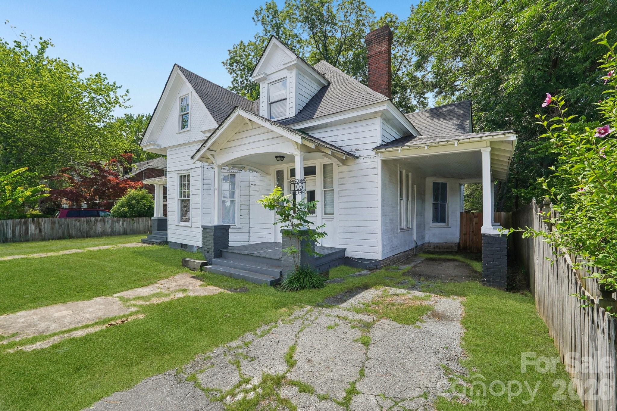 105 W Houston Street