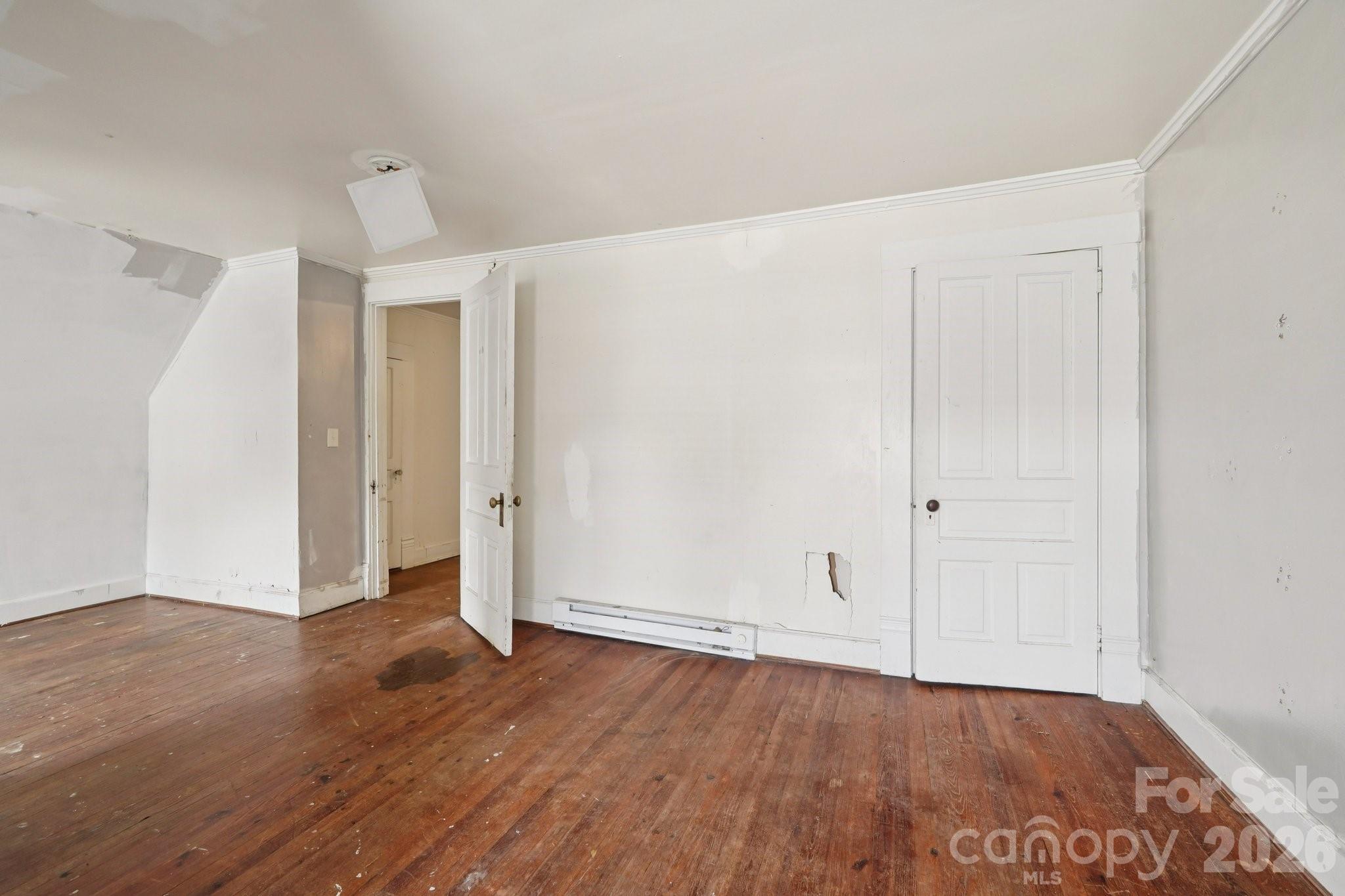105 W Houston Street