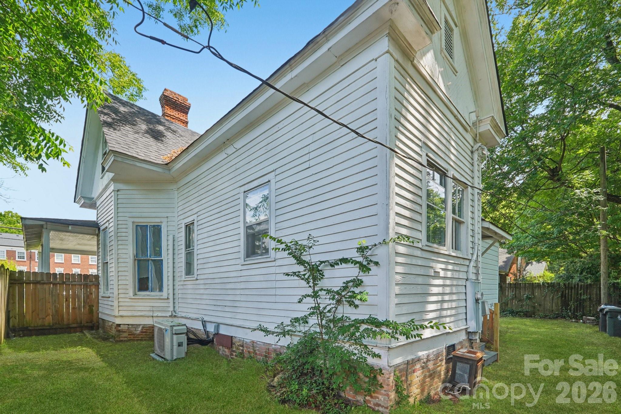 105 W Houston Street