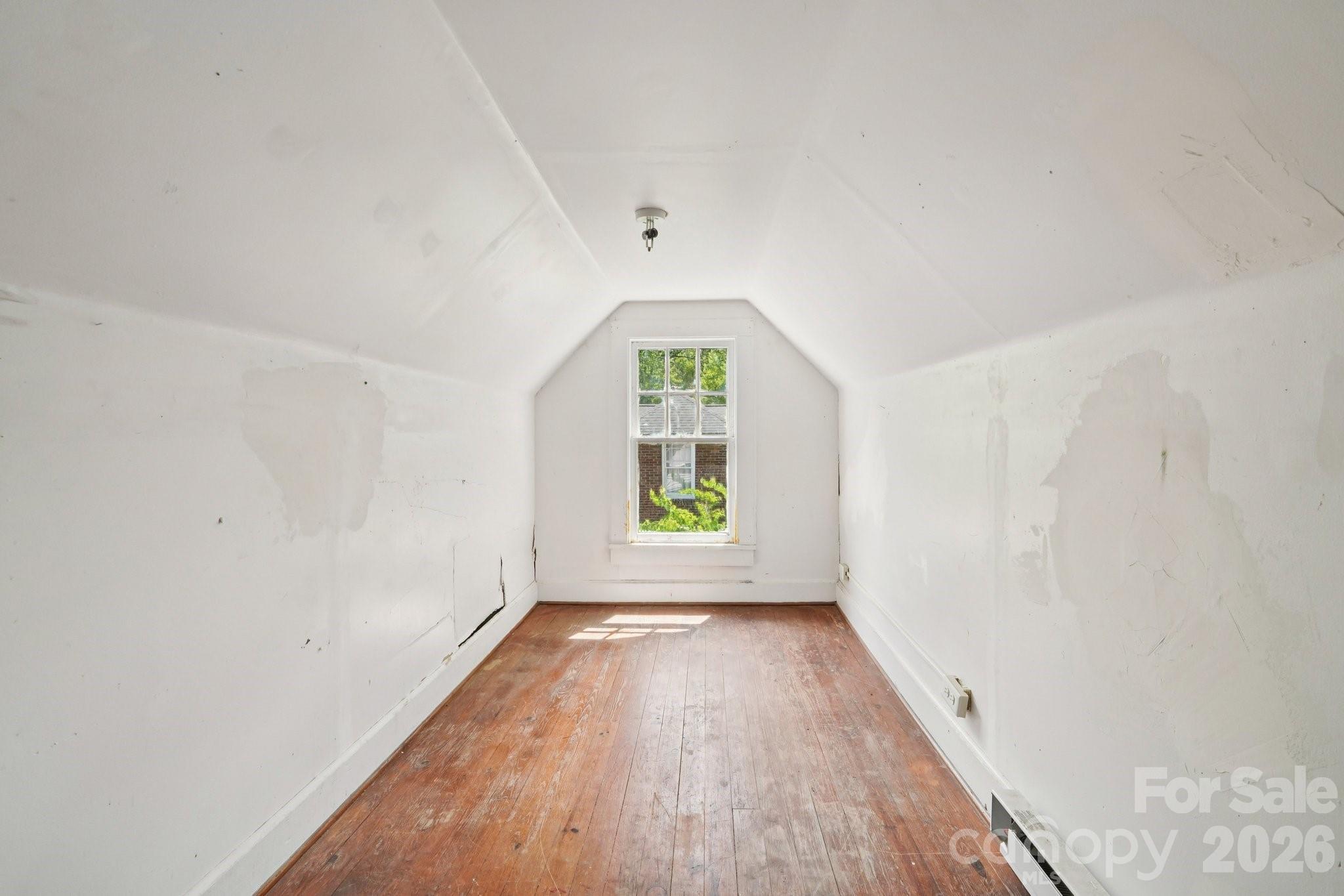 105 W Houston Street