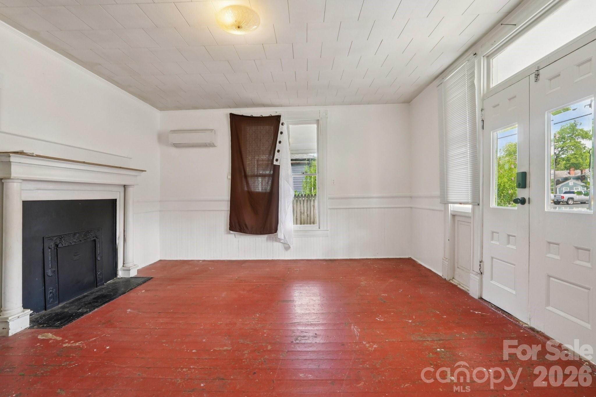 105 W Houston Street