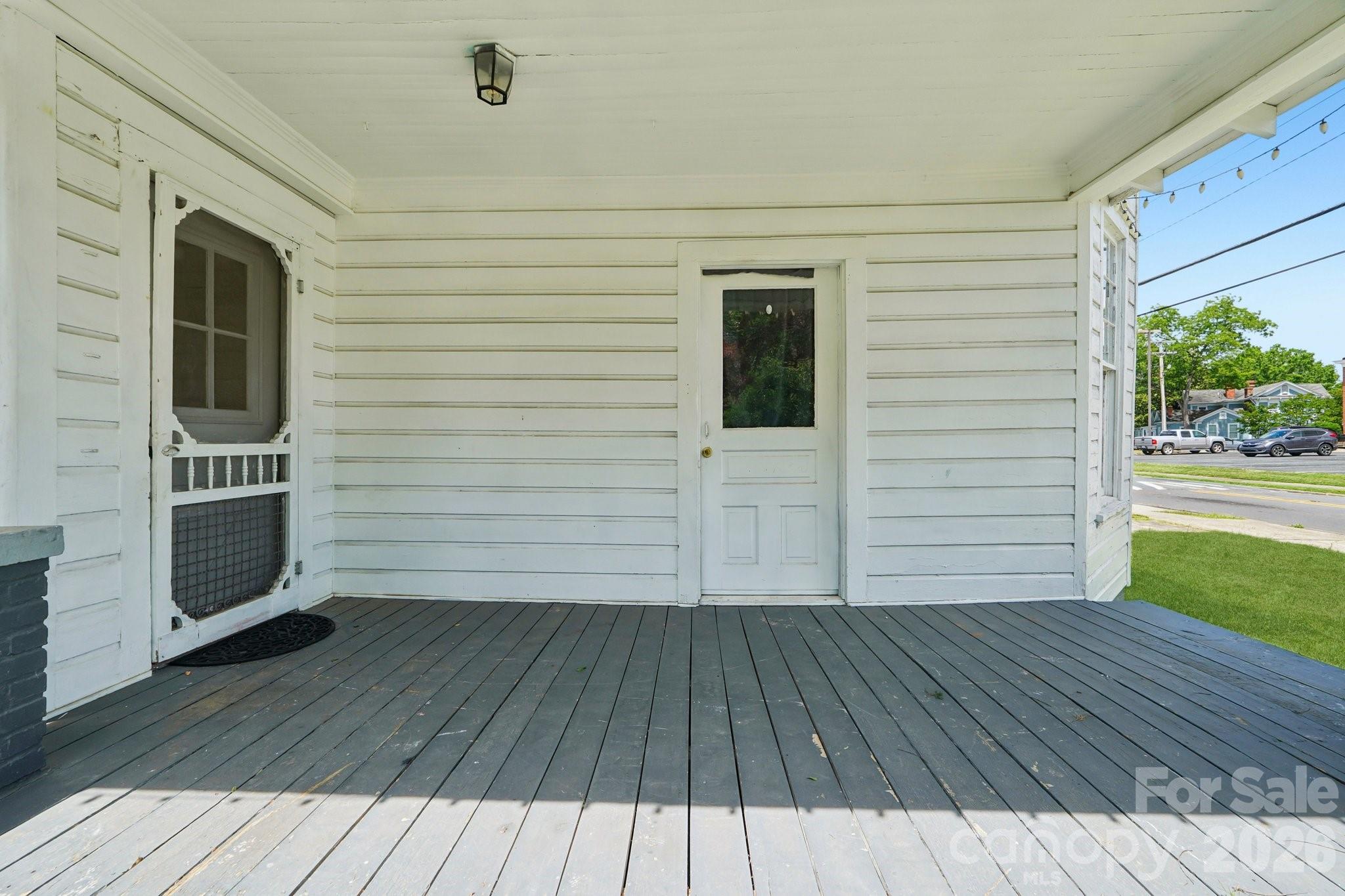 105 W Houston Street