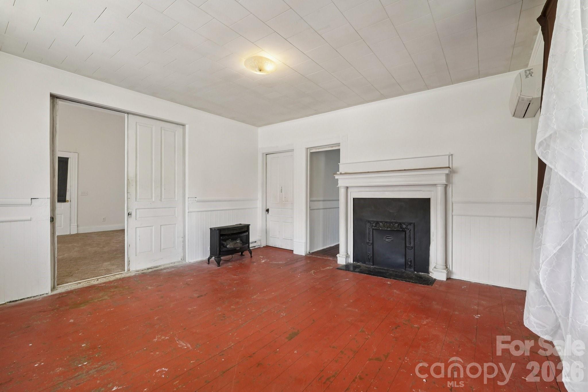 105 W Houston Street