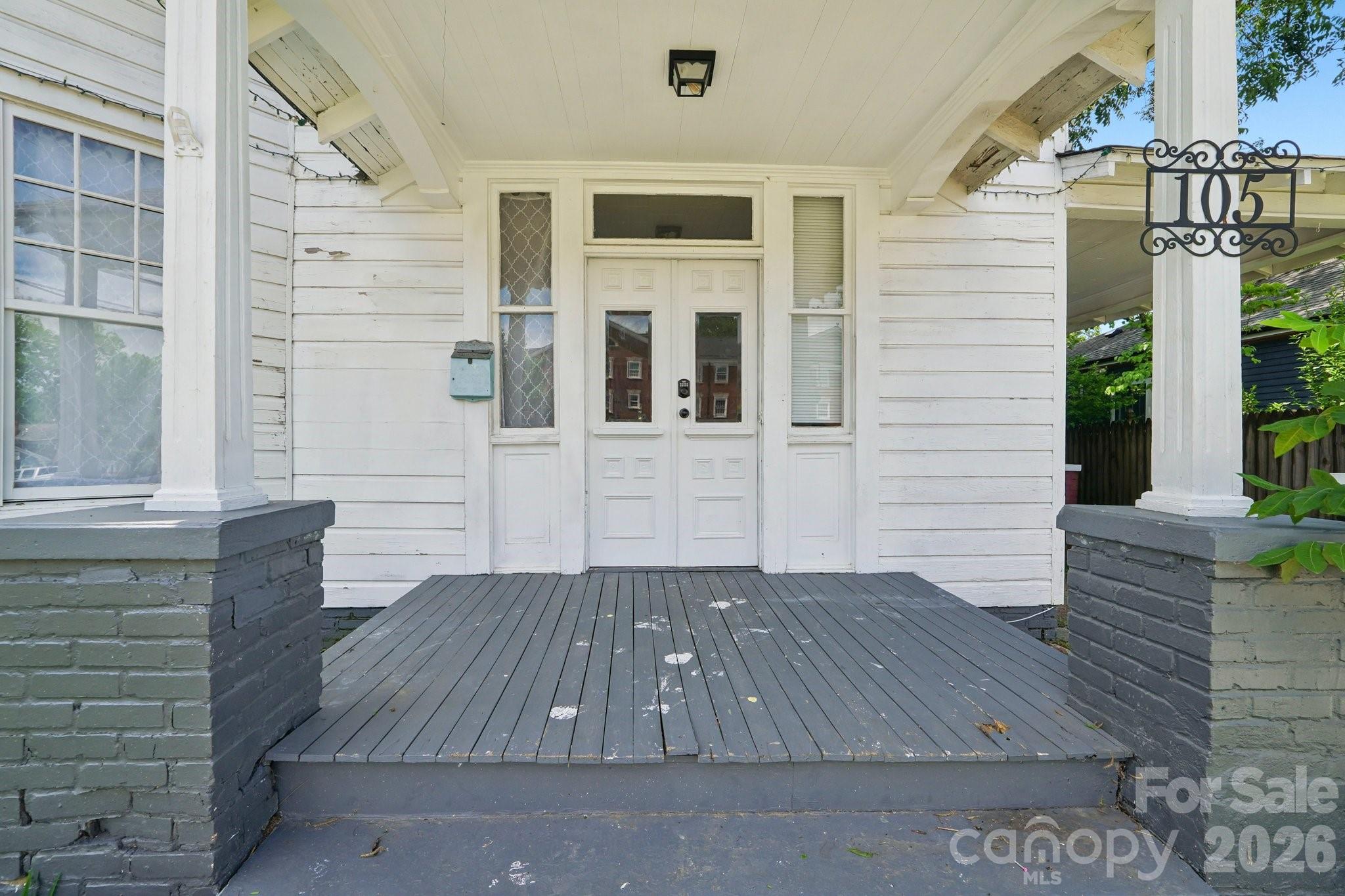 105 W Houston Street