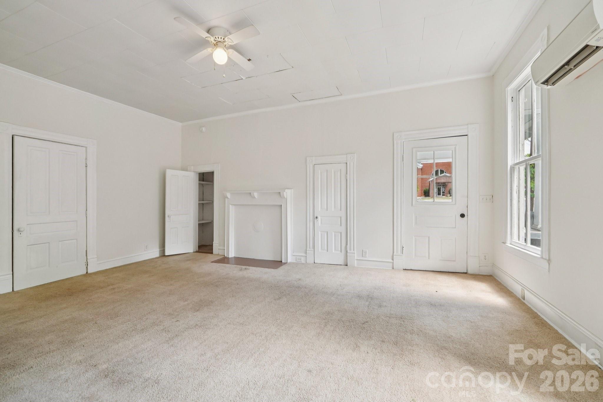 105 W Houston Street