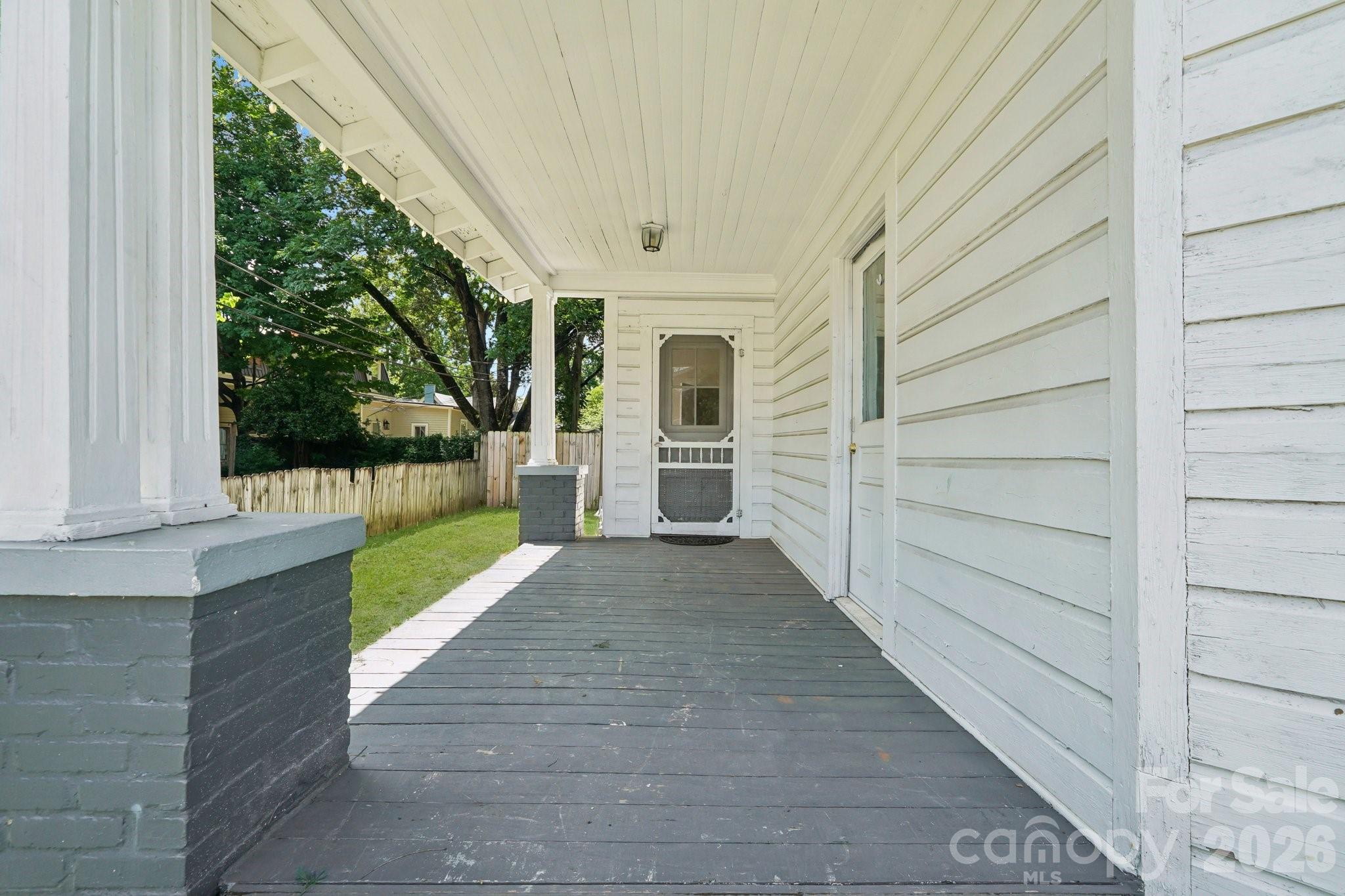 105 W Houston Street