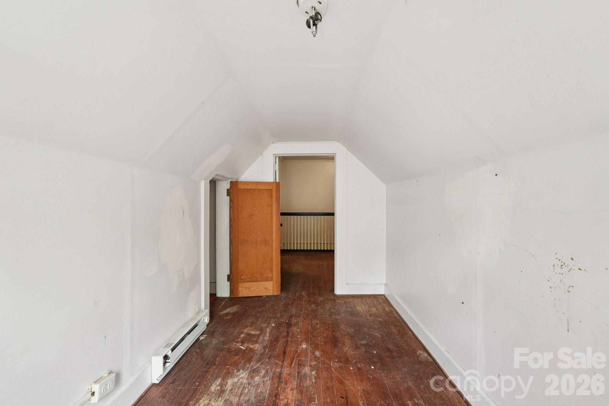105 W Houston Street
