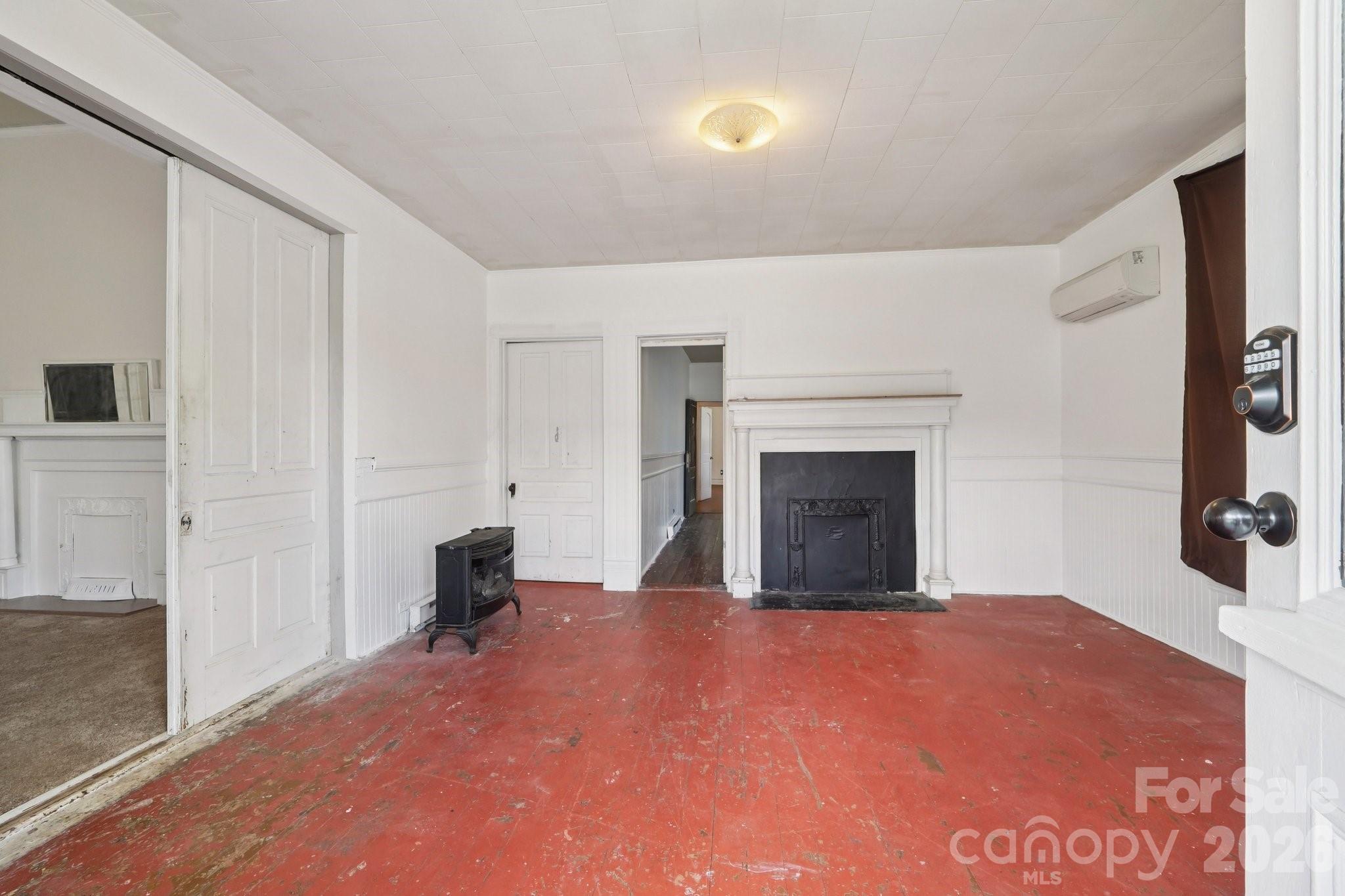 105 W Houston Street