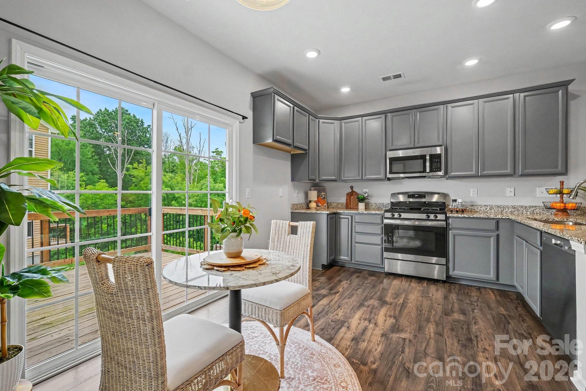 6411 Revolutionary Trail