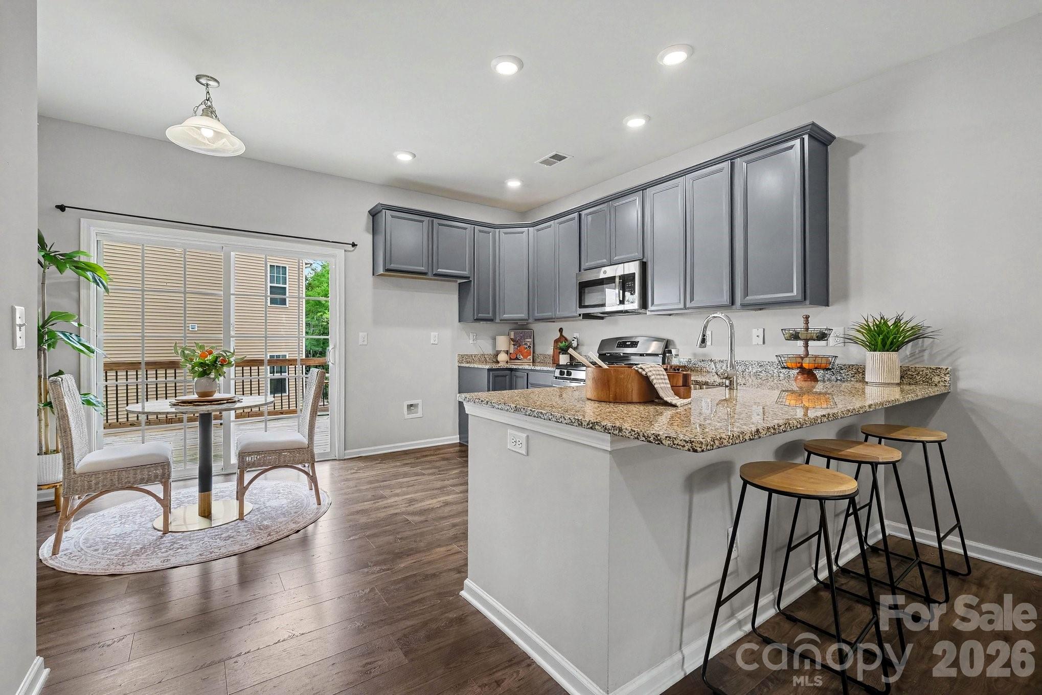 6411 Revolutionary Trail