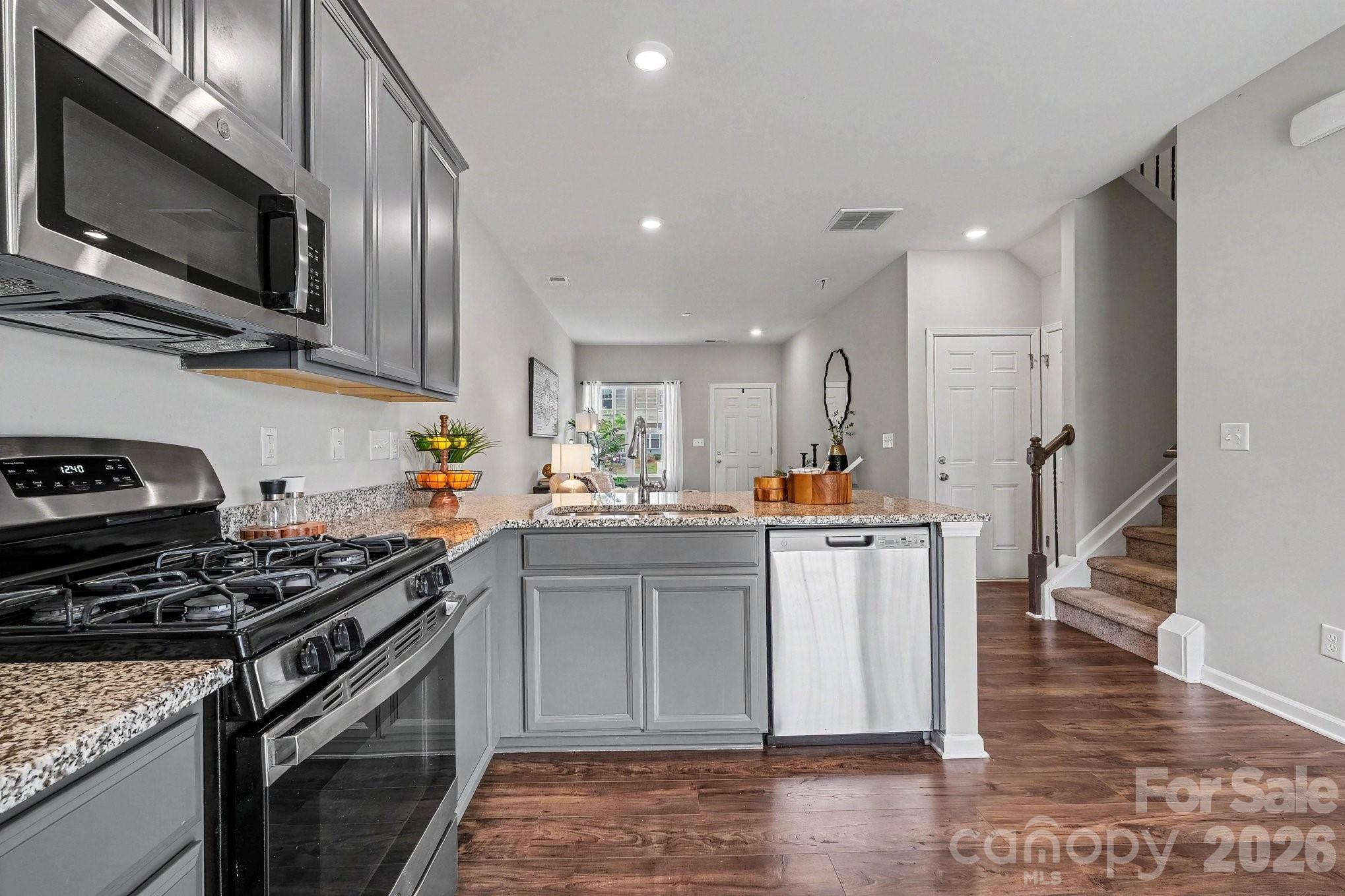 6411 Revolutionary Trail