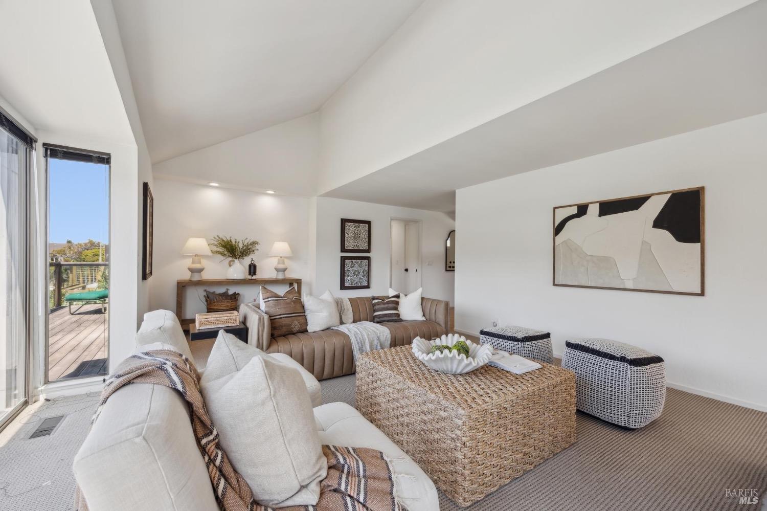 118 Saint Thomas Way